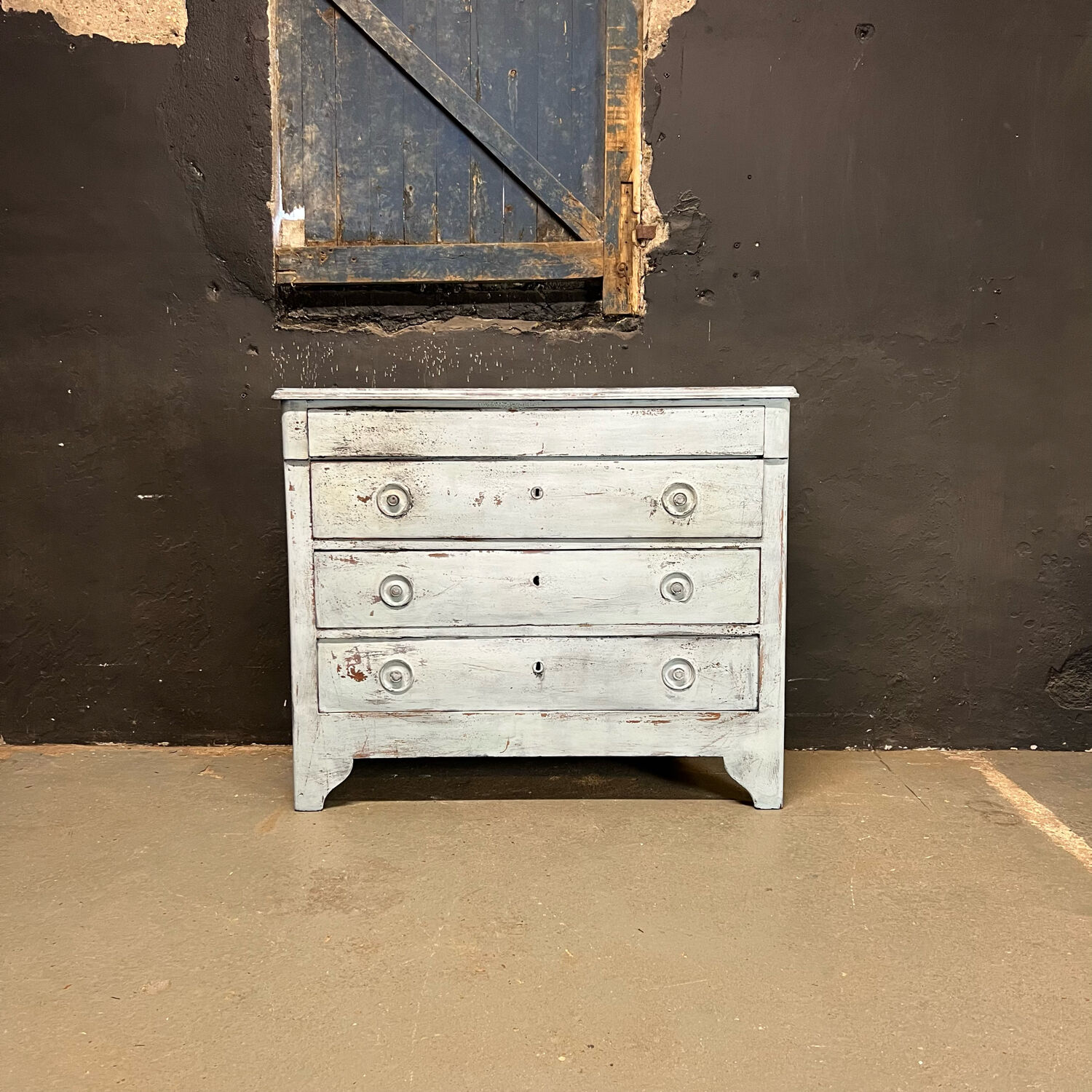 Commode patinée anglaise