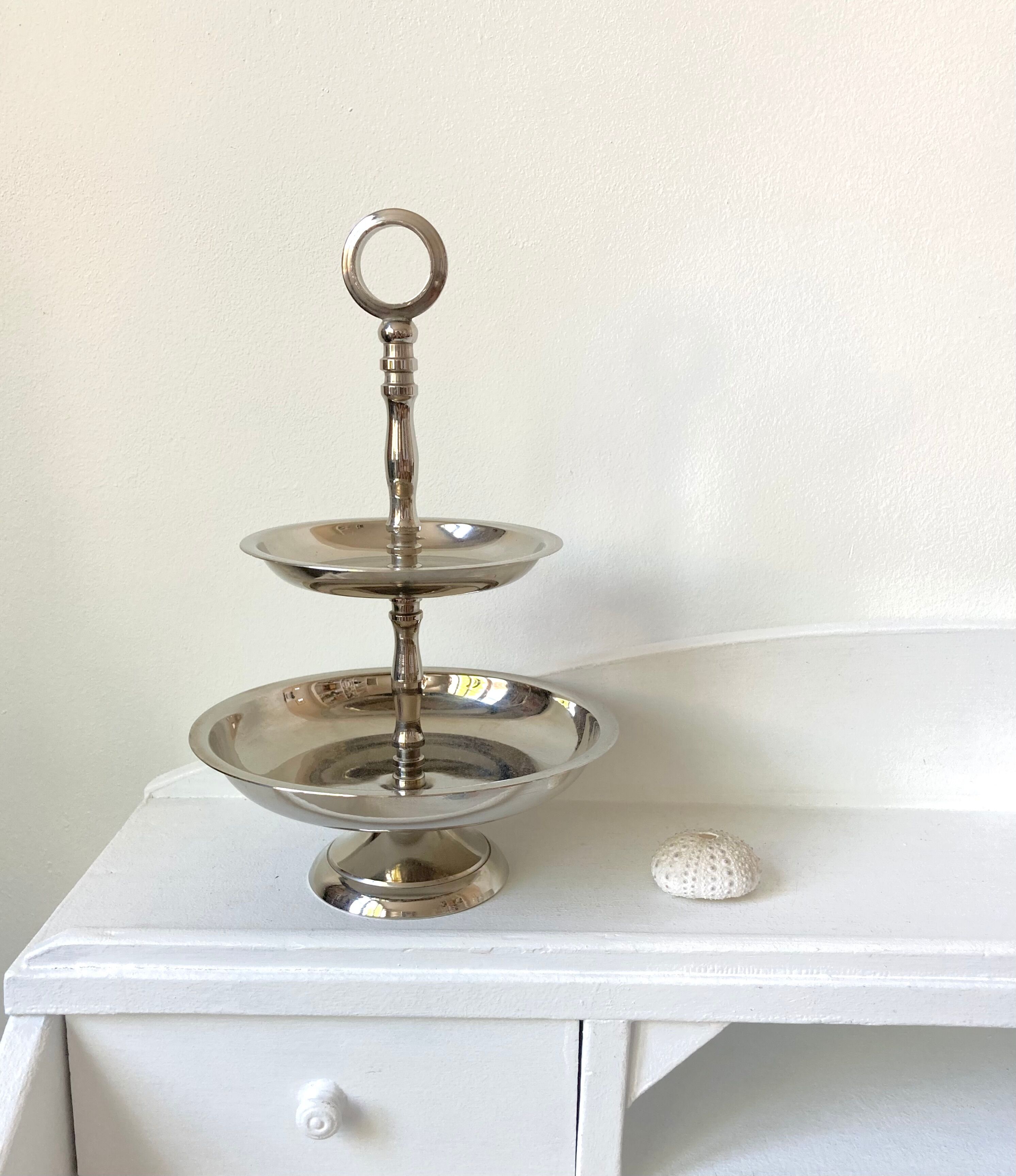 Two-tray display servant