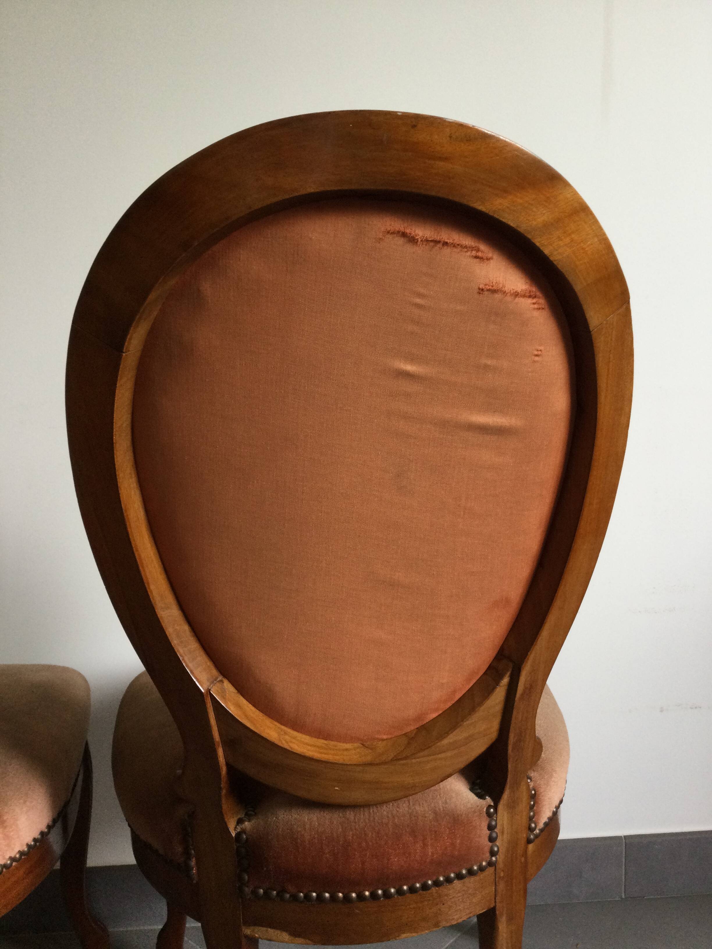 Paire de chaises médaillon style Louis Philippe en velours rose