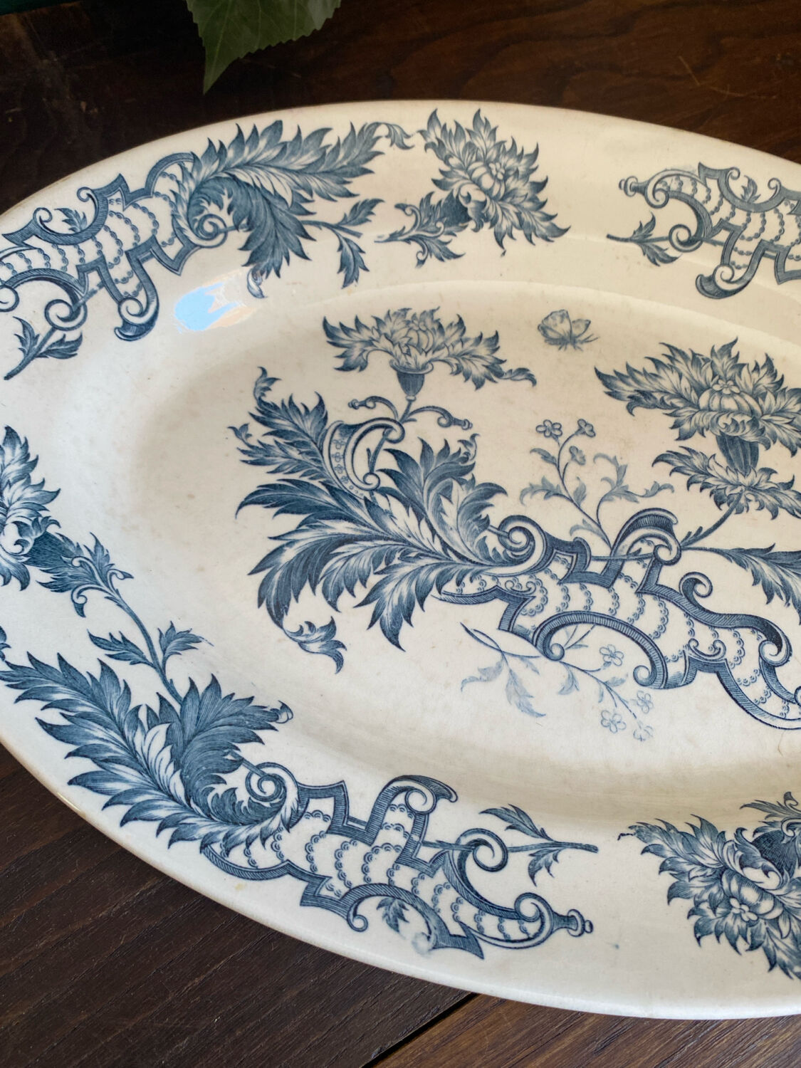 Plat de service ovale en terre de fer, Longwy, XIXe