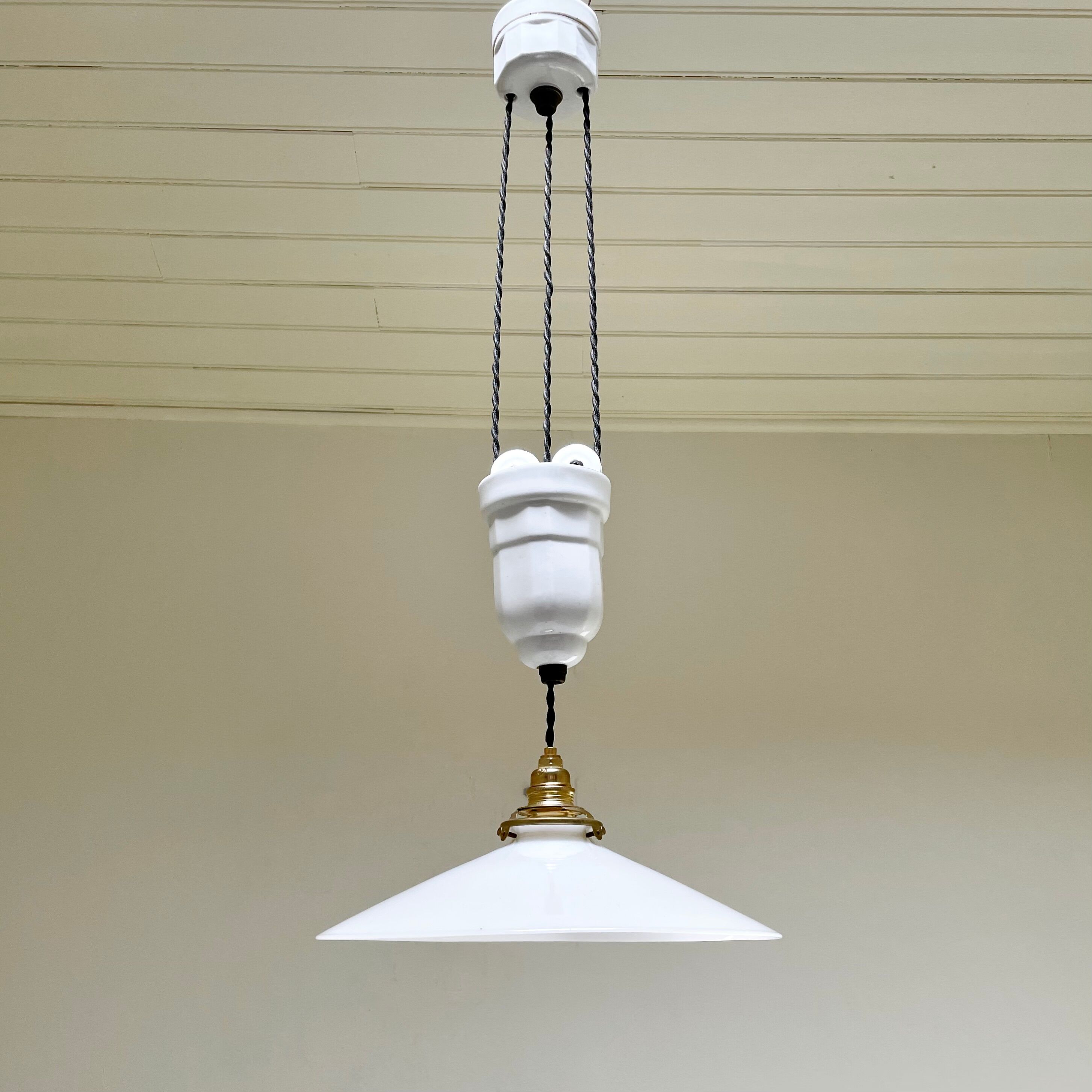 Opaline art deco suspension / rise and fall