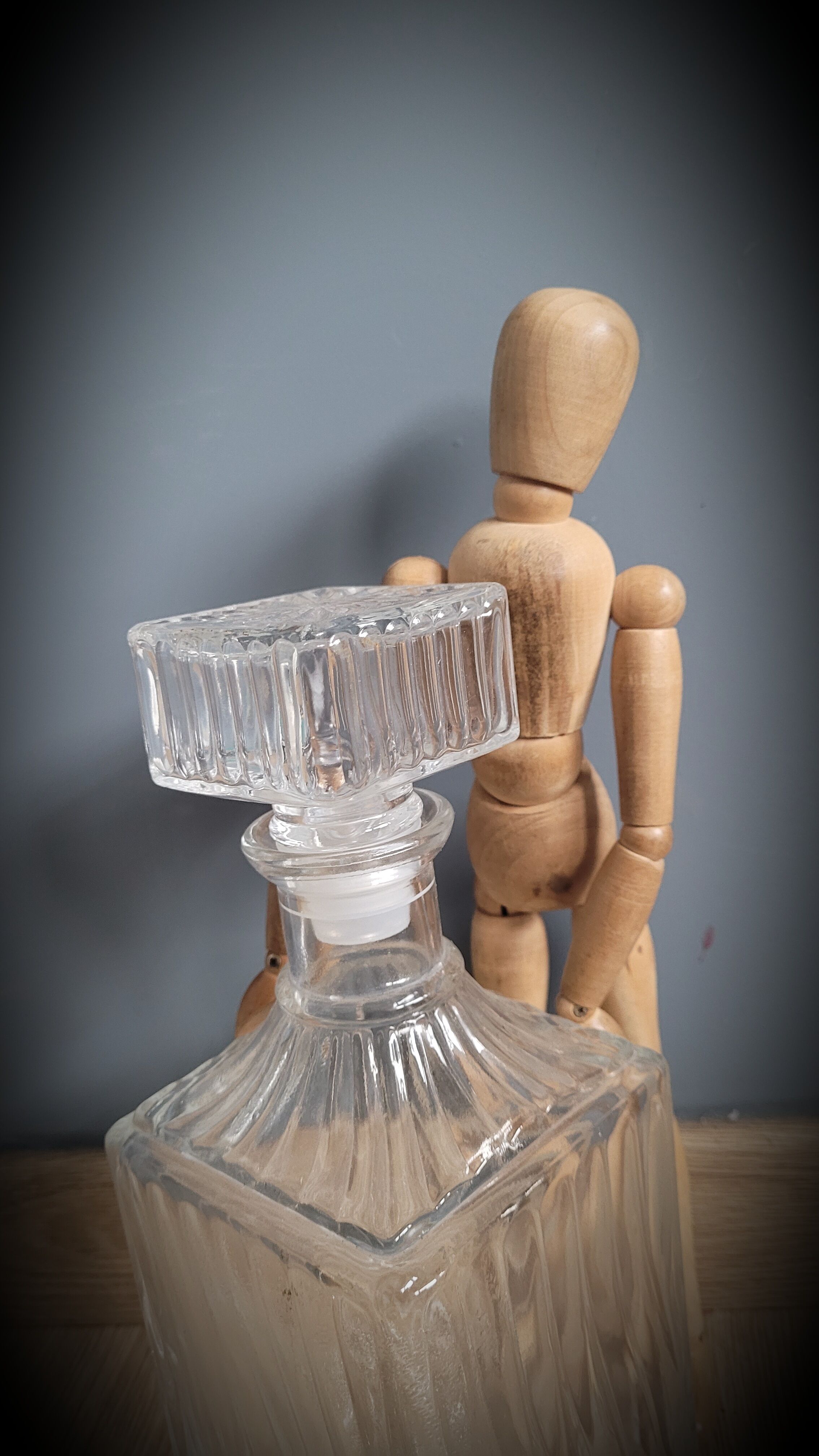 Glass decanter