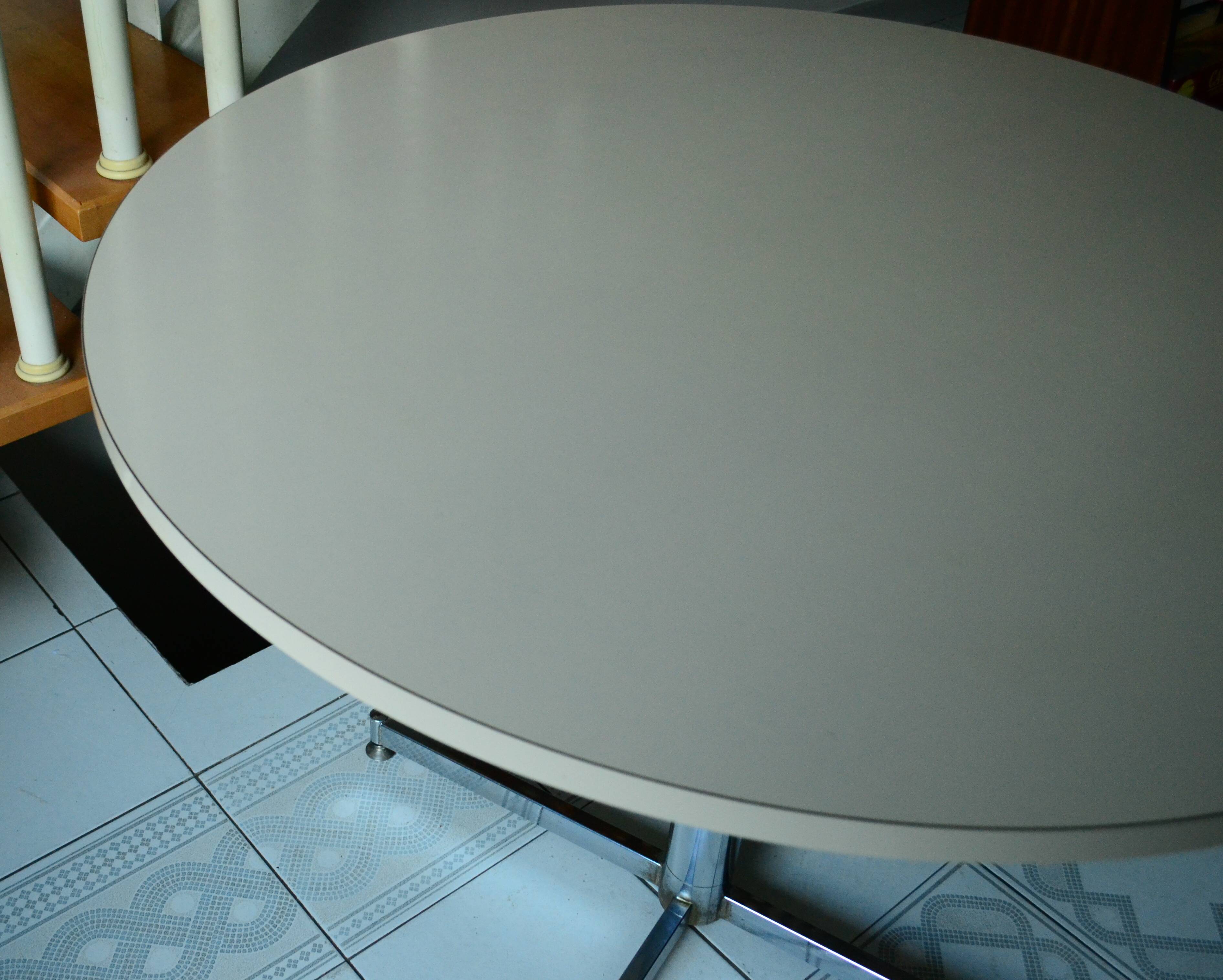 Formica roundtable 60/70