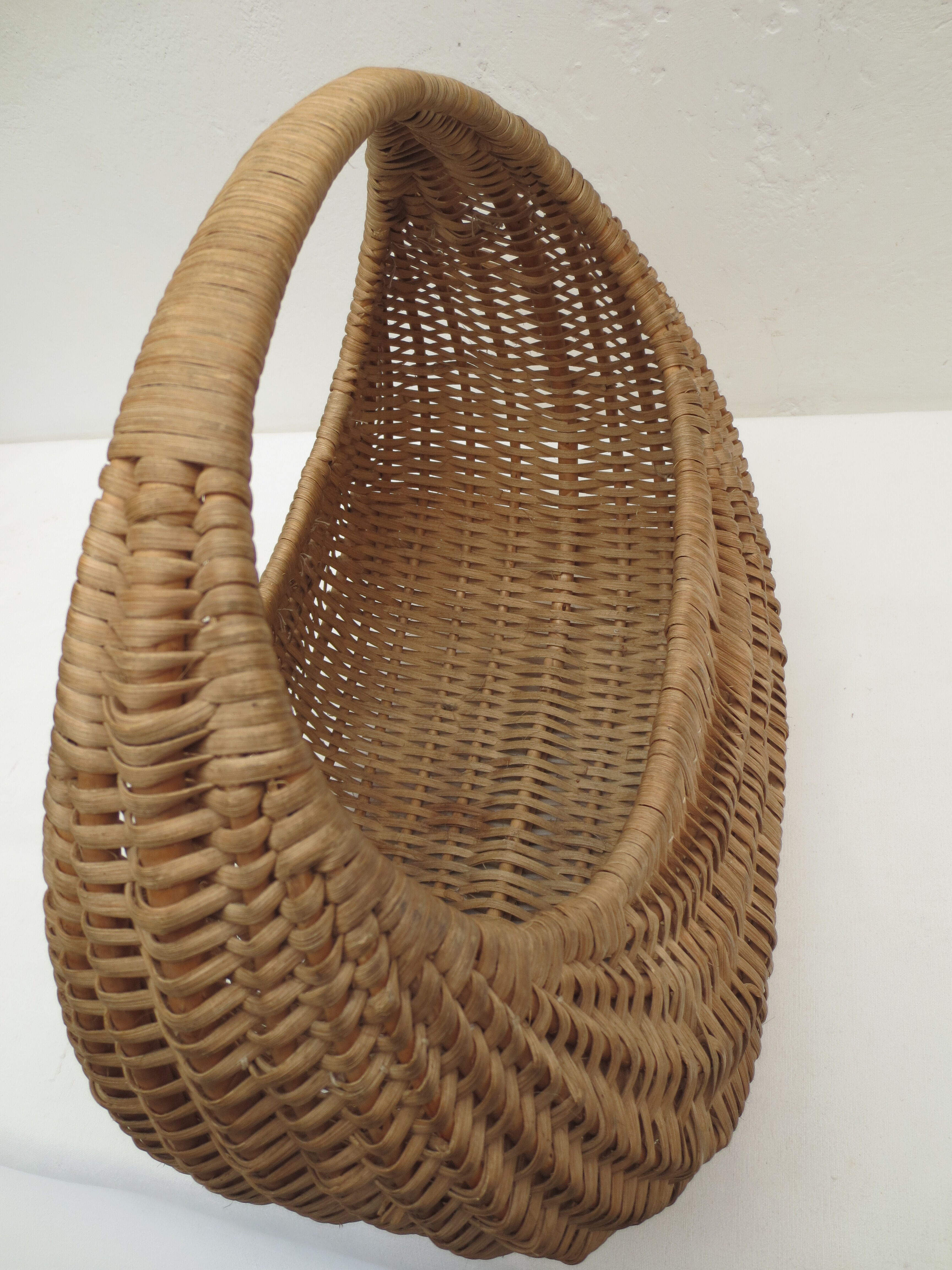 Gondola basket of the 60s in quality woven wicker