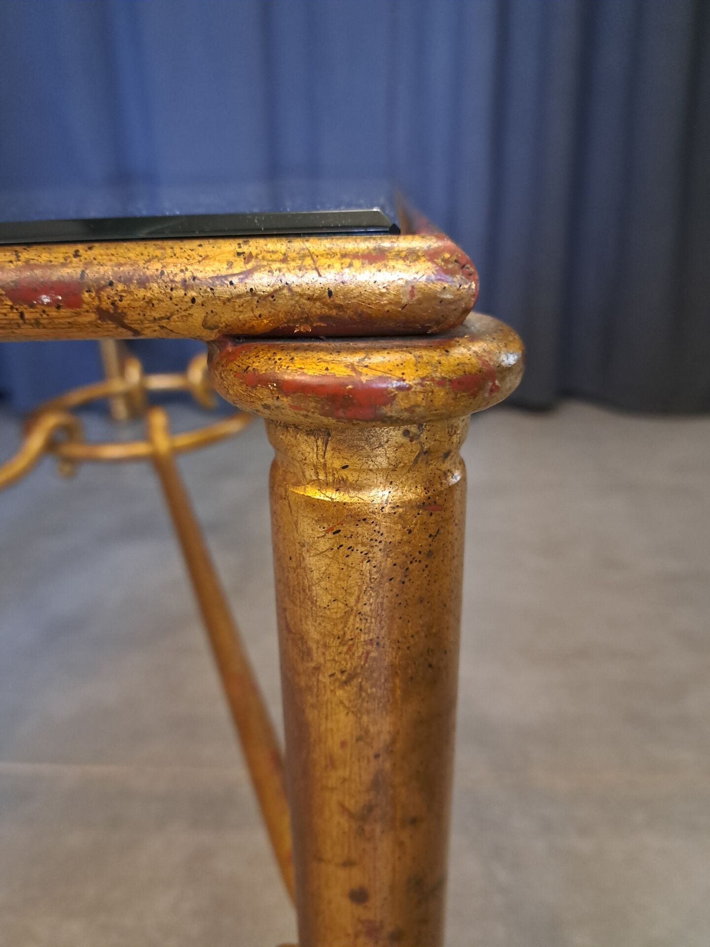 Table basse Hermes de G. Banci en métal doré