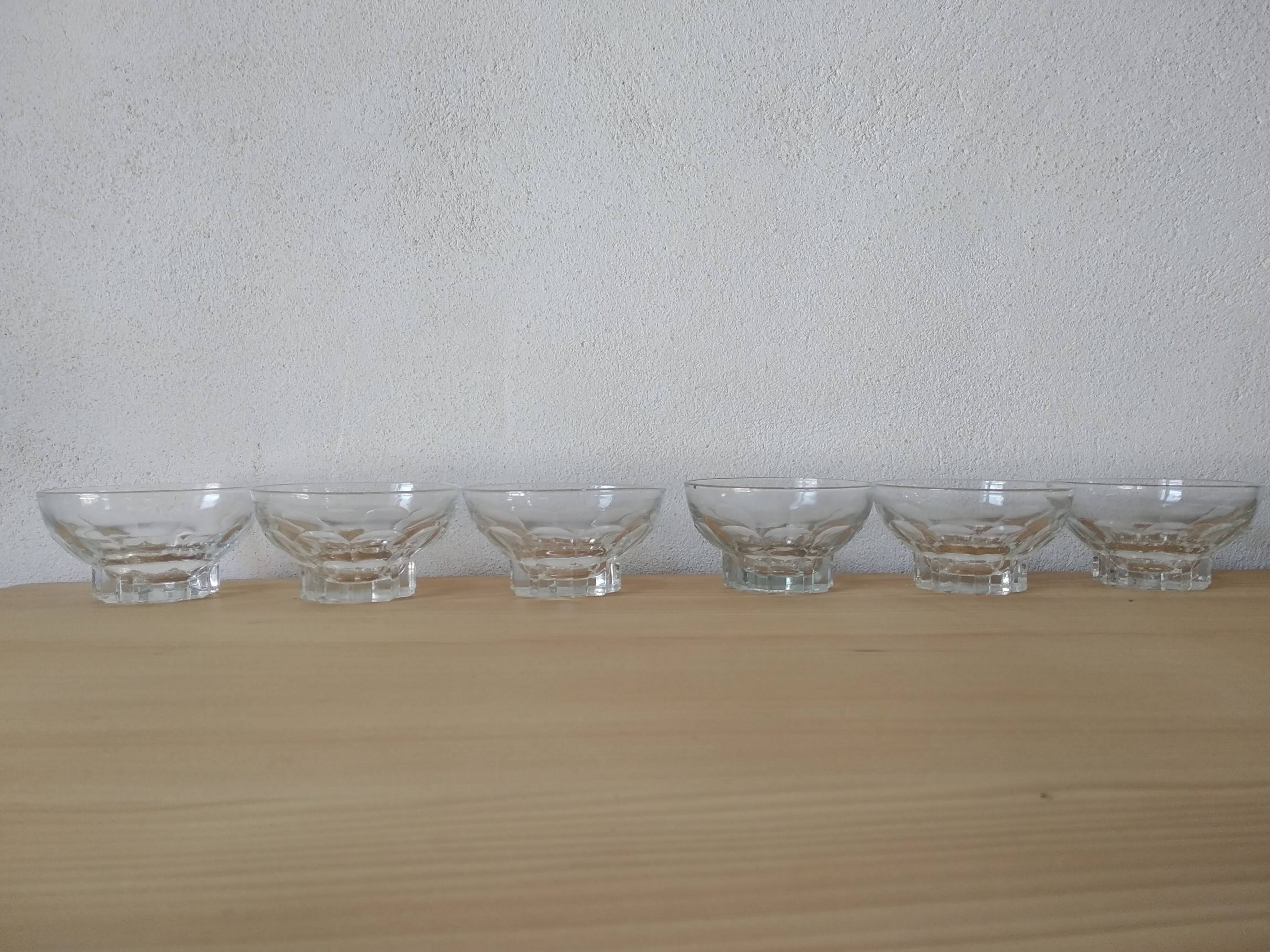 6 glass bowls