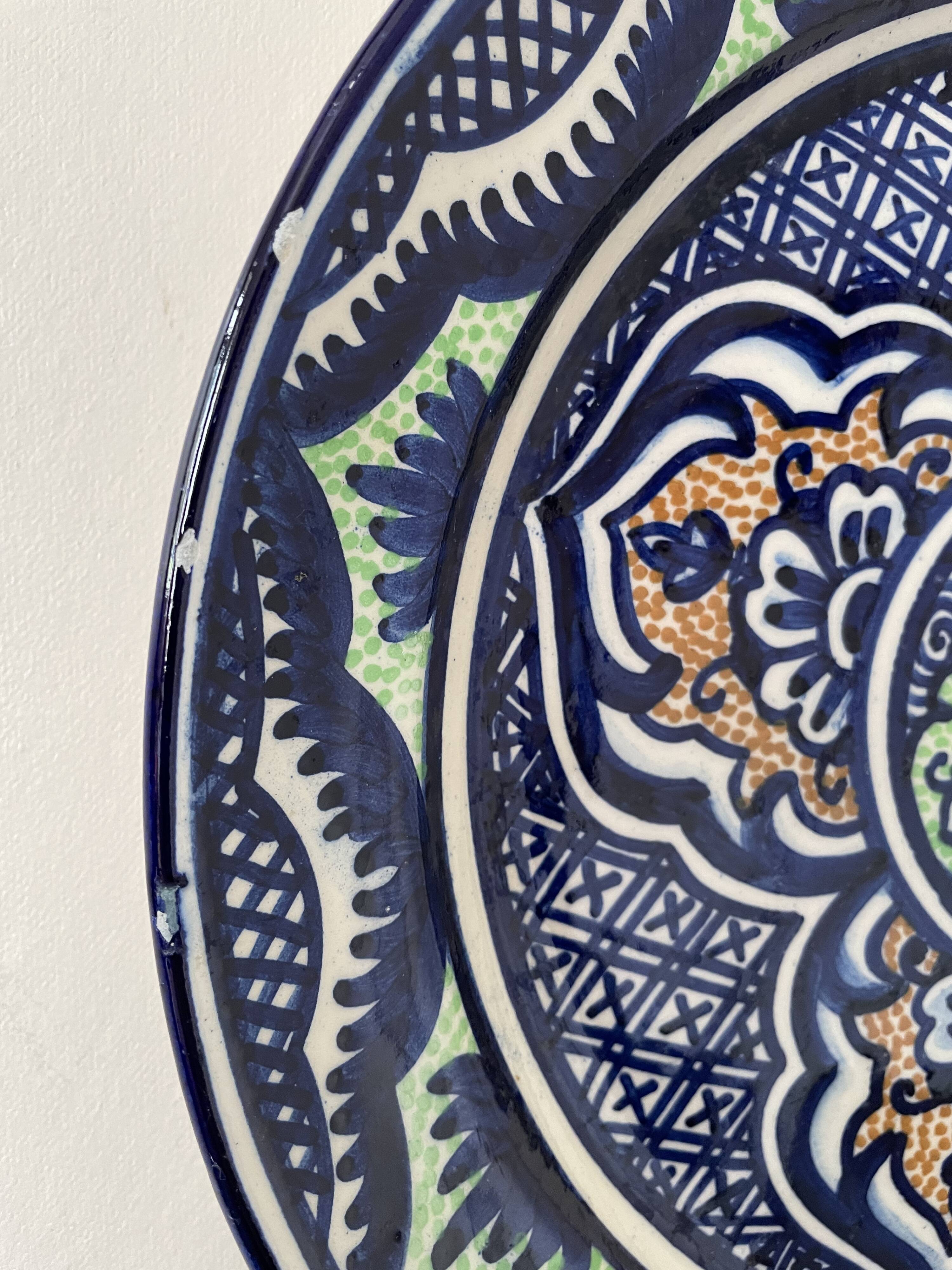 Ceramic dish signed Pascual Zorrilla