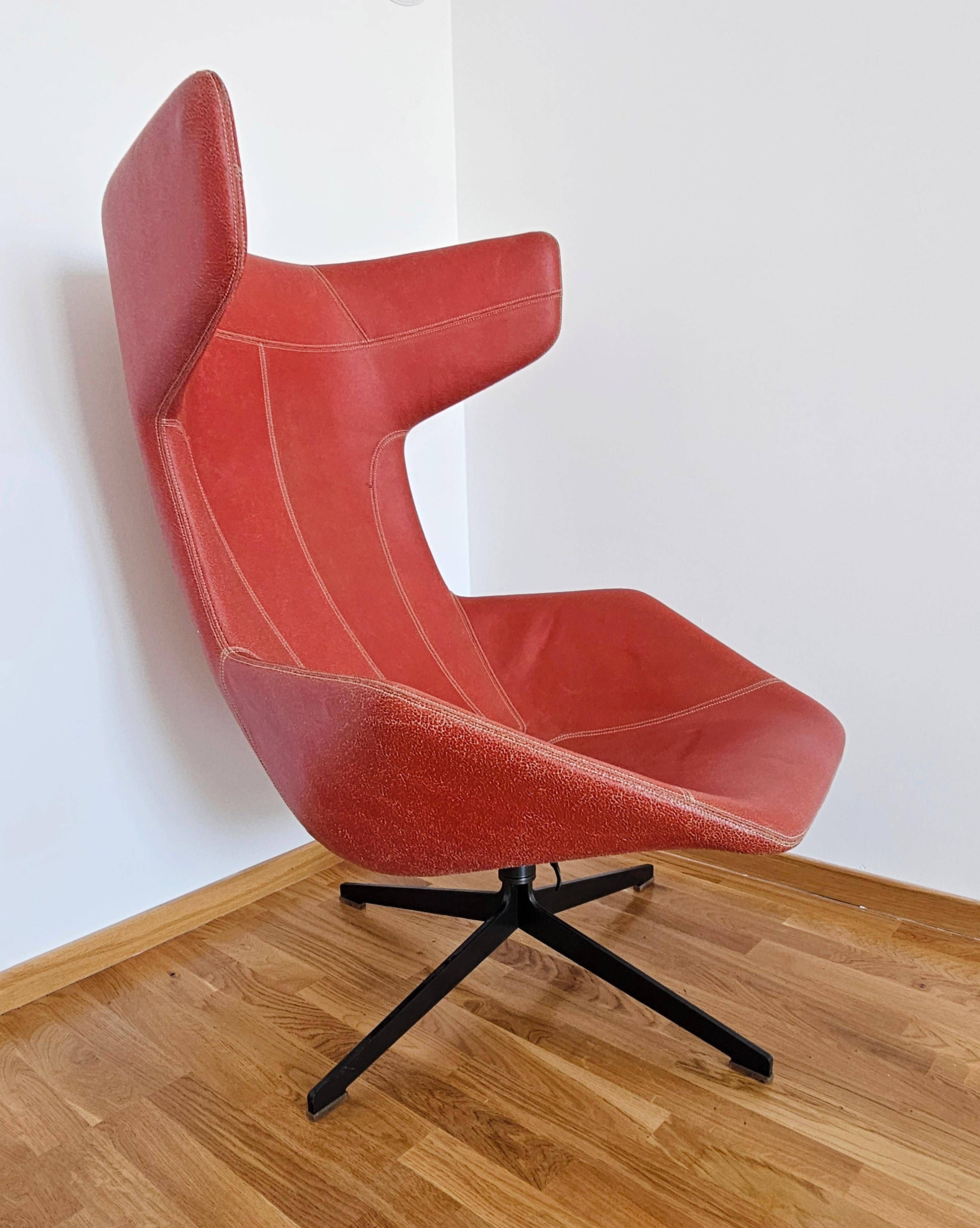 "Take a line for a walk" Armchair and Ottoman Alfredo Haberli for Moroso