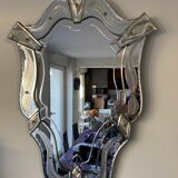 Venetian mirror with geometric shape
