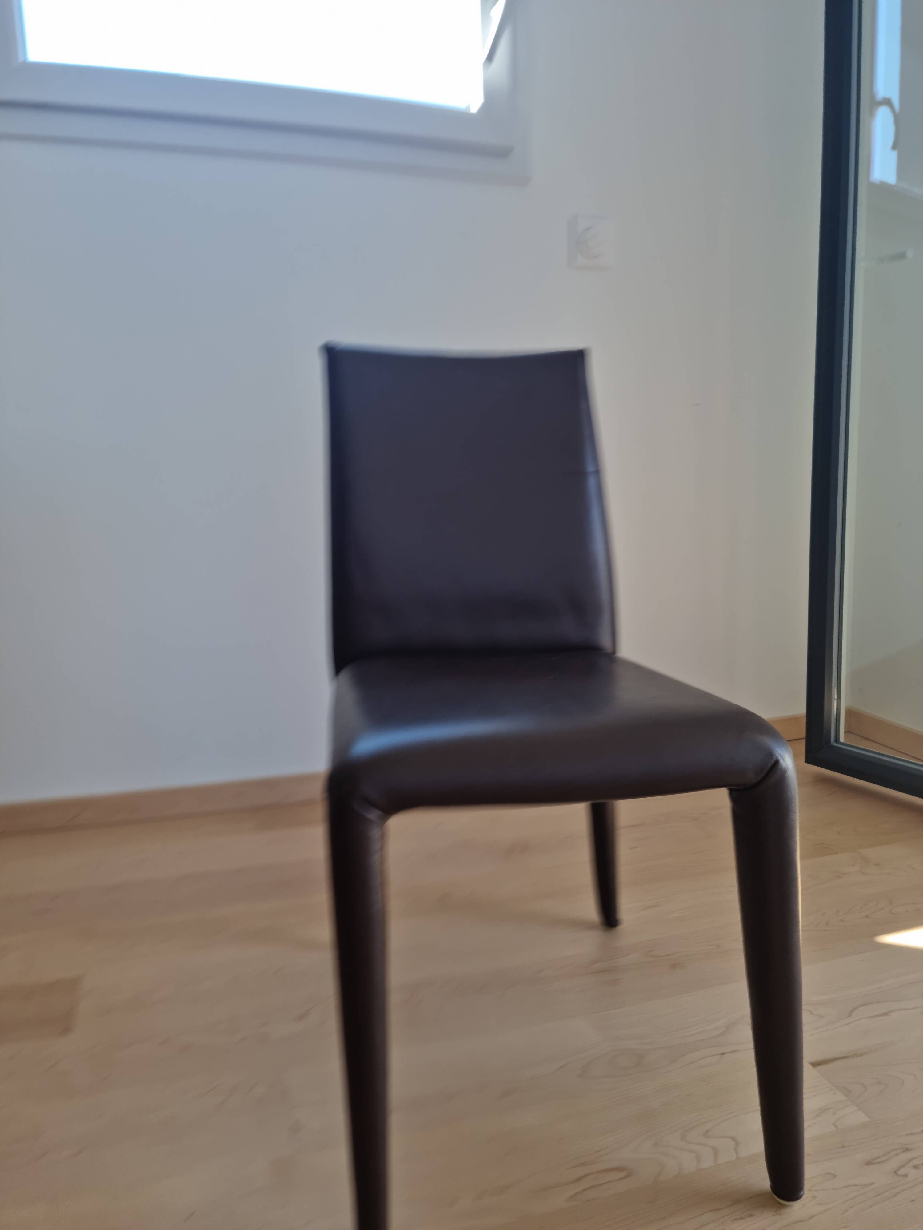 Vends quatre chaises B&B Vol au Vent en cuir - Design Mario Bellini