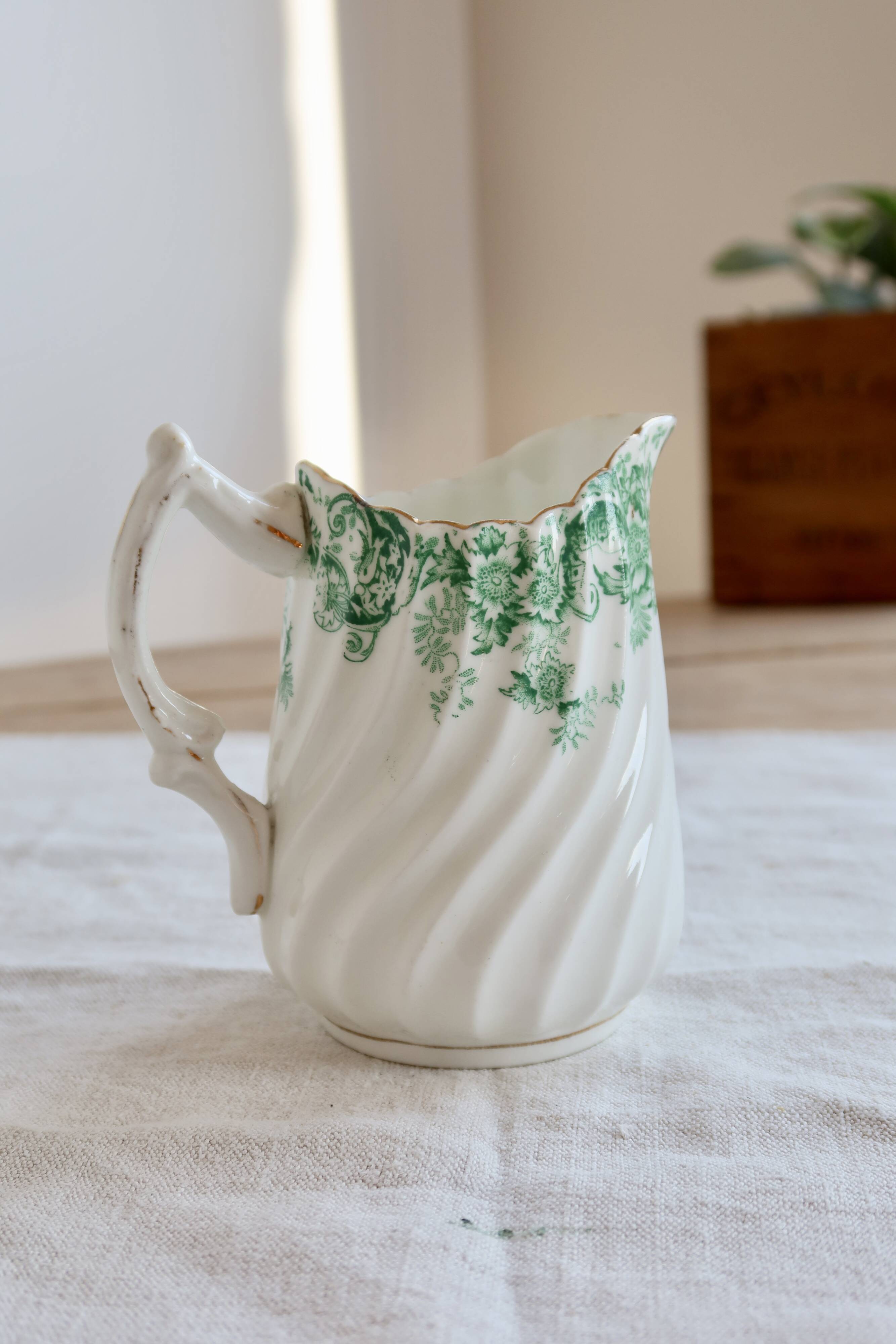 Pot à lait ancien en porcelaine Clifton China WH&S – Décor vert et liseré