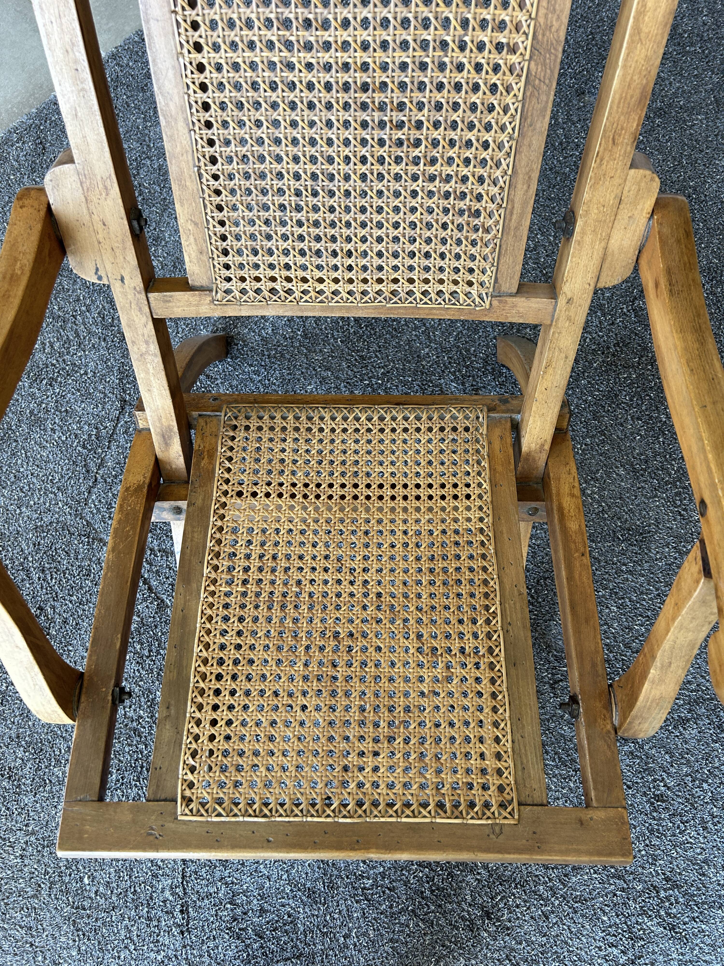 Colonial style deck chair