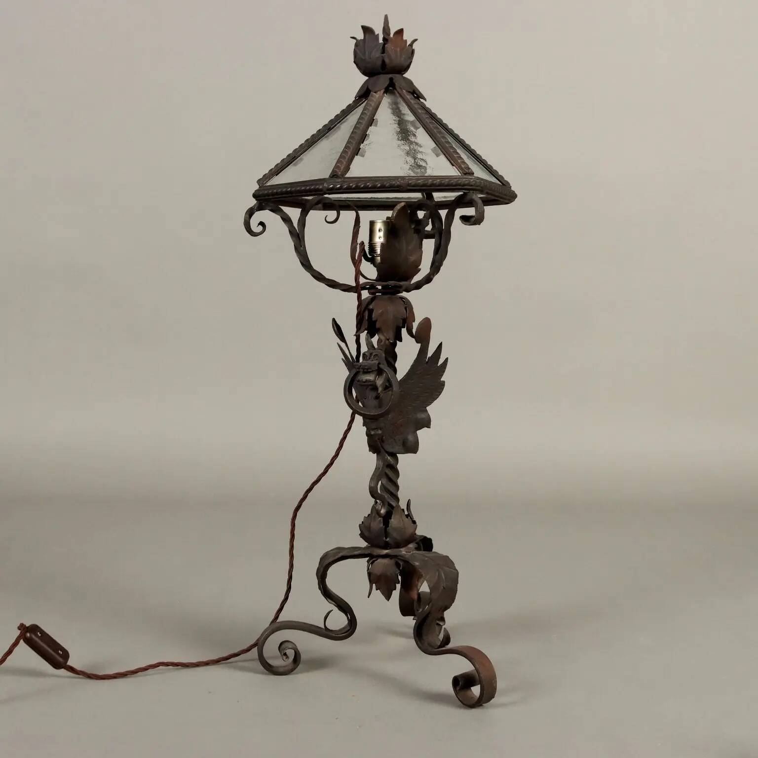 Antique neo-Renaissance table lamp in iron, 20th century