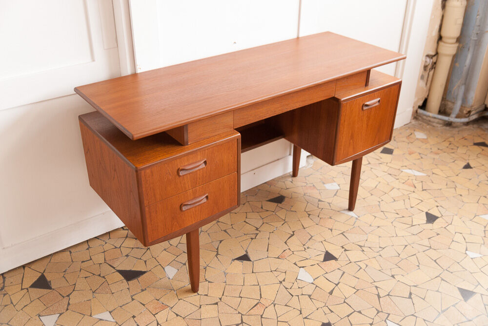 Office feet spindles by Gplan