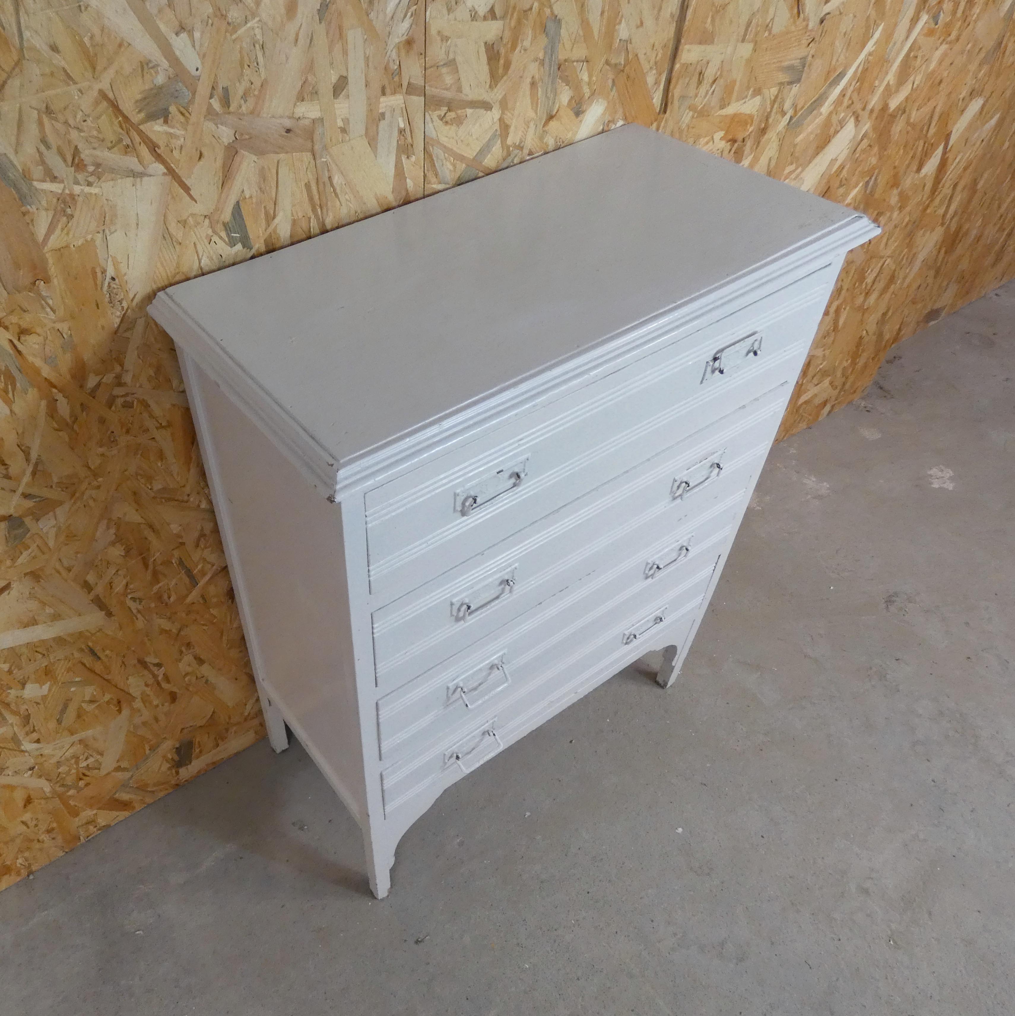 Wooden chest of drawers