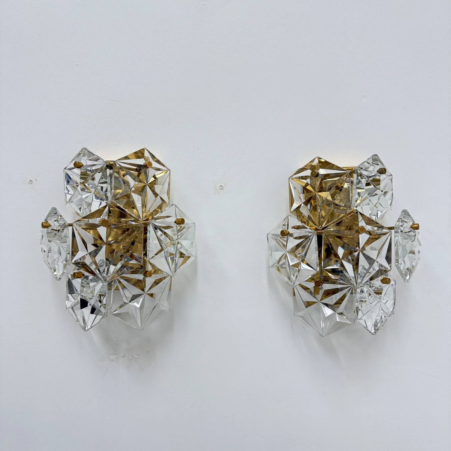 Paire d'appliques en cristal de style mid-century par Kinkeldey, Allemagne, années 1970.