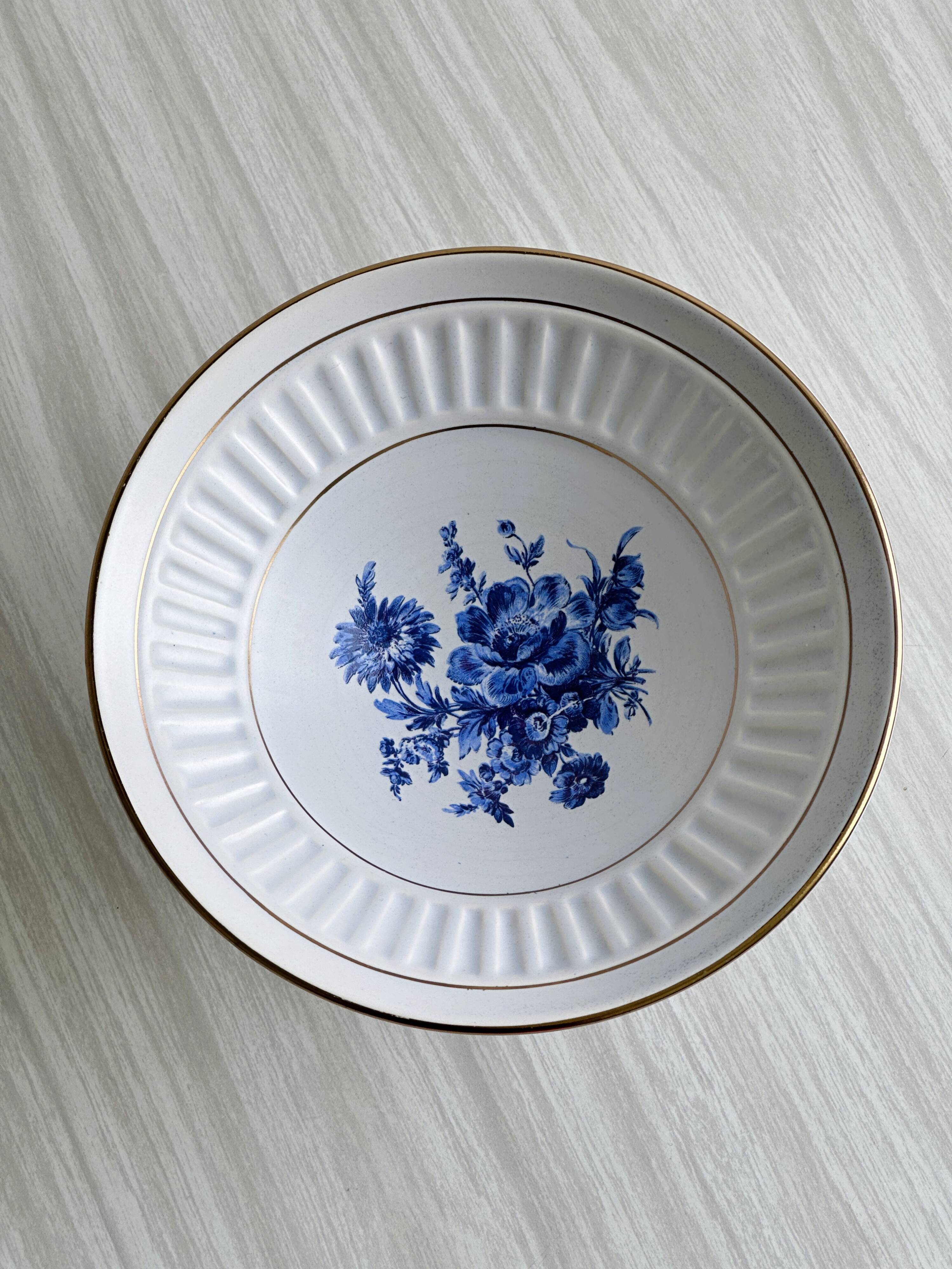 Footed bowl, earthenware compote dish, Flora Plateel Gouda Holland