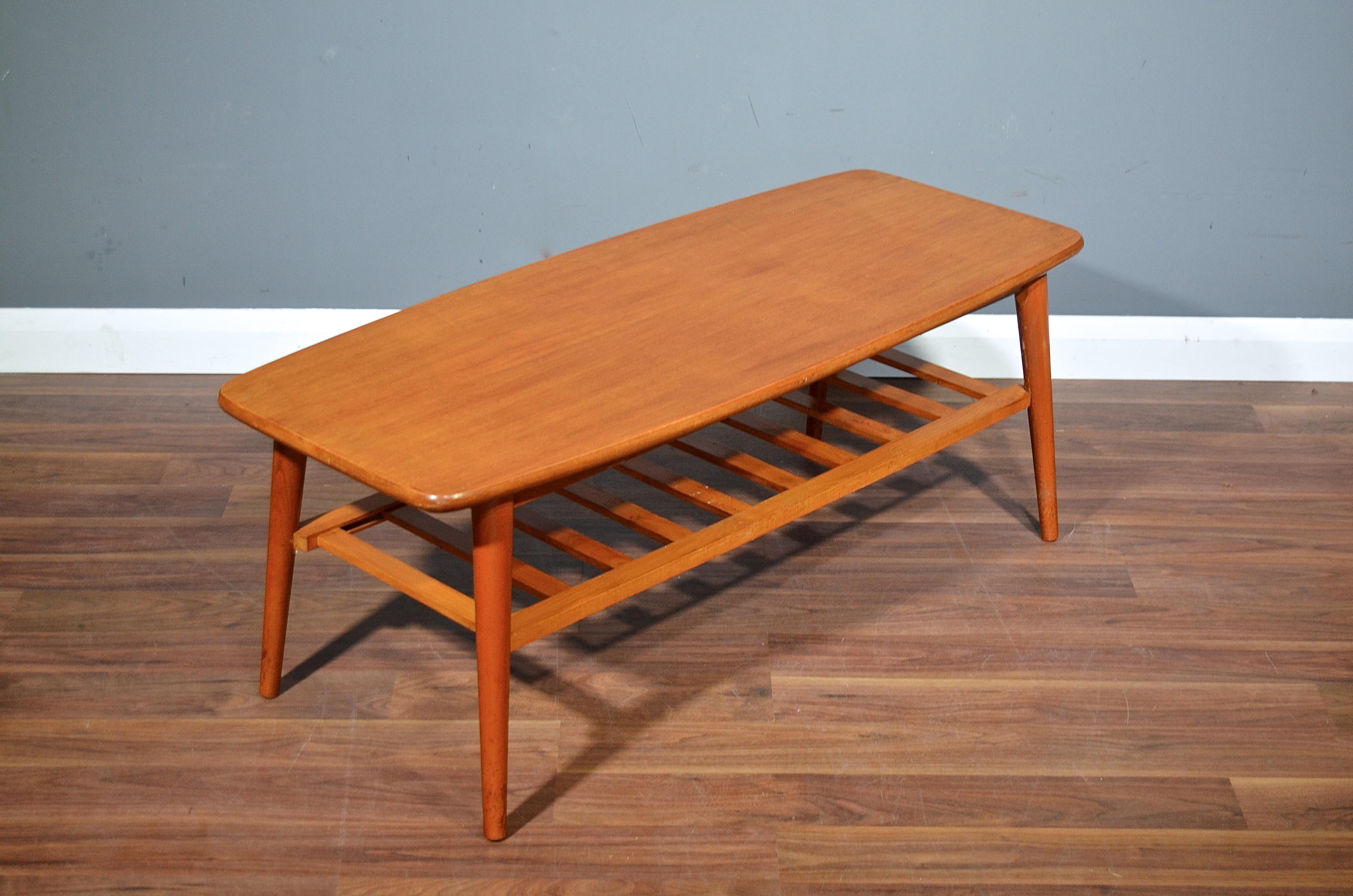Table basse à deux niveaux en teck