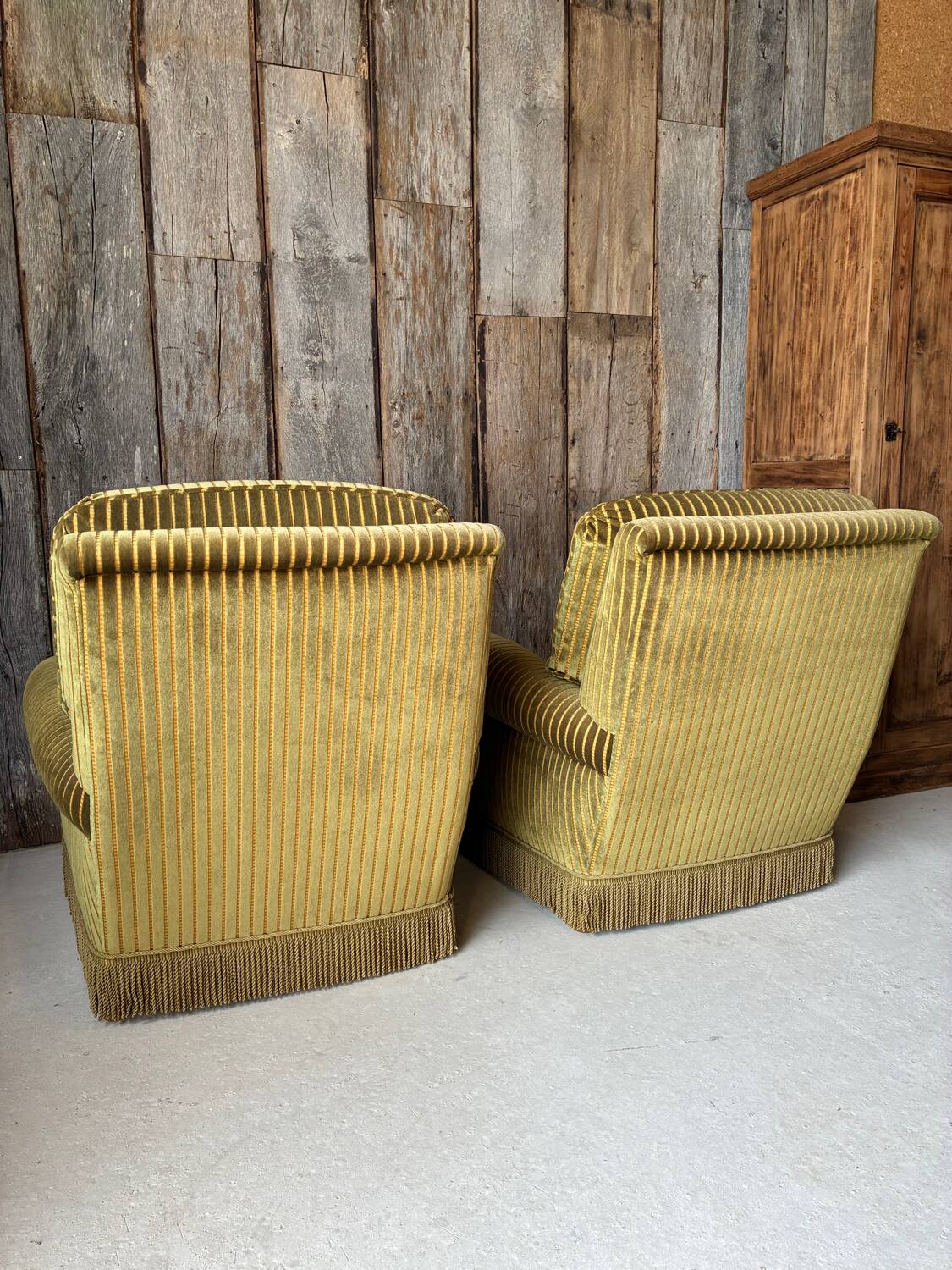 Pair of green recliner chairs