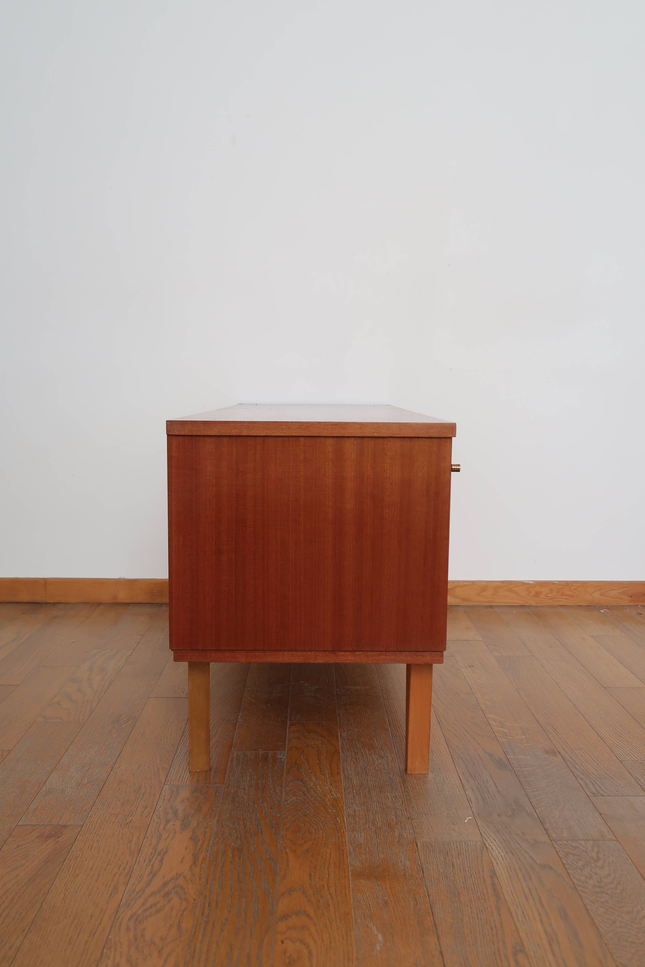 Small Scandinavian row