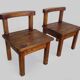 Paire de chaises basses brutaliste en bois massif. Années 60