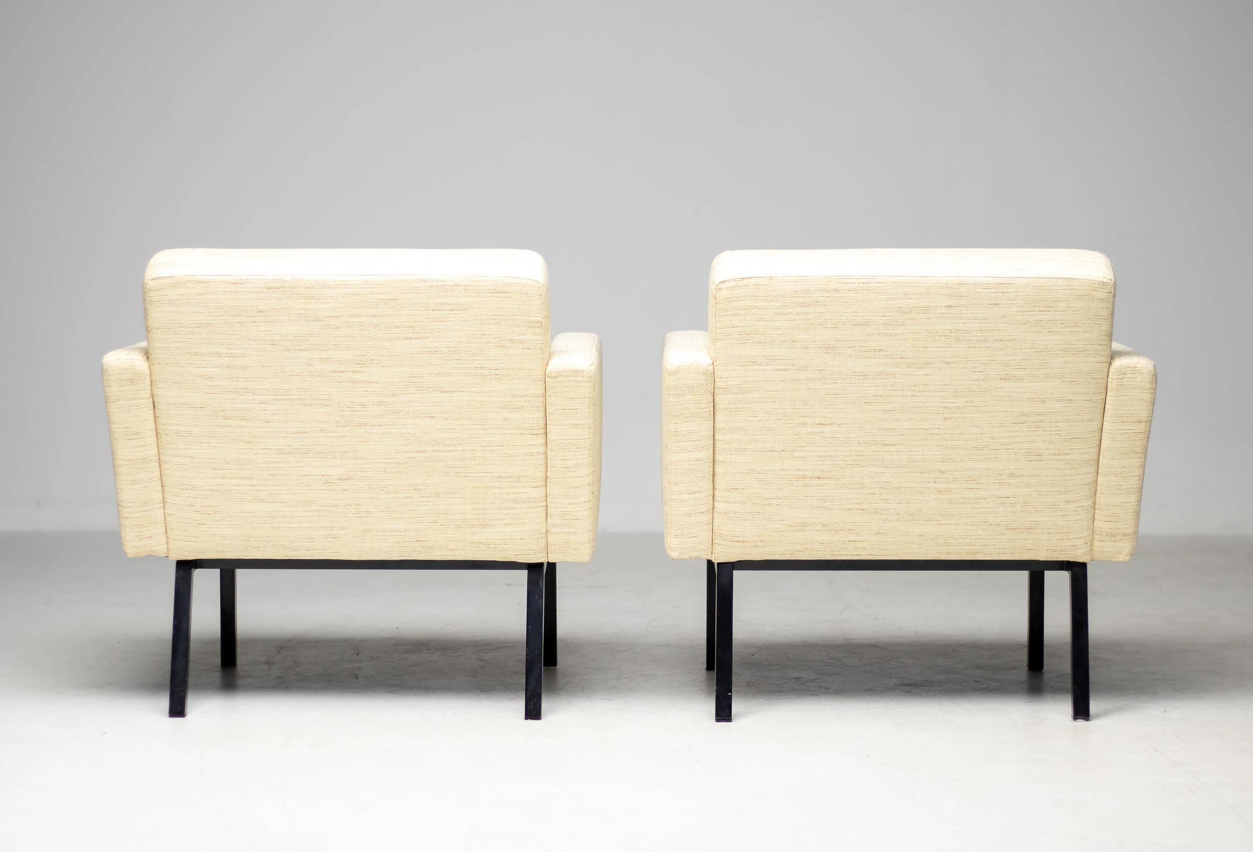 Pair of cream wool lounge chairs Martin Visser SZ48