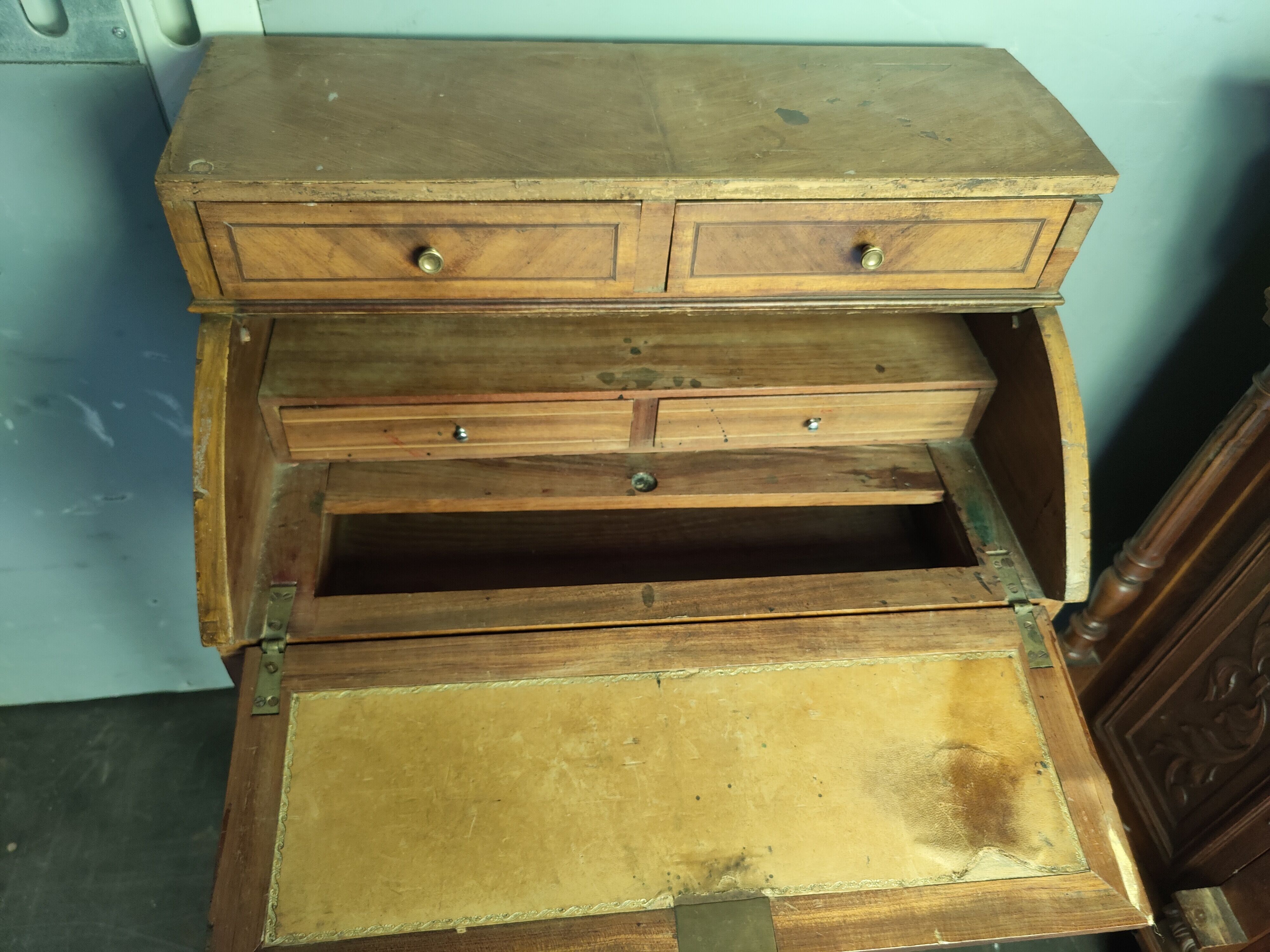 Meuble ancien avec 4 tiroirs