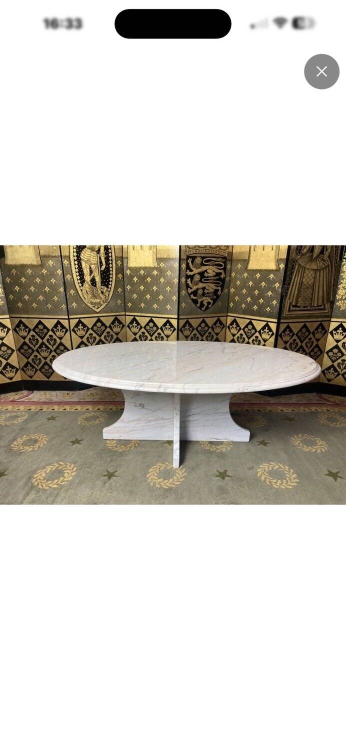 Oval coffee table in Carrara marble – Italian design from the 1970s