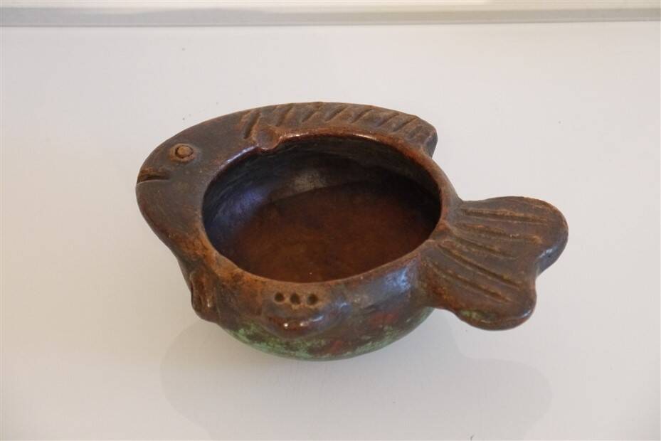Empty ceramic pocket in the shape of a fish 1960