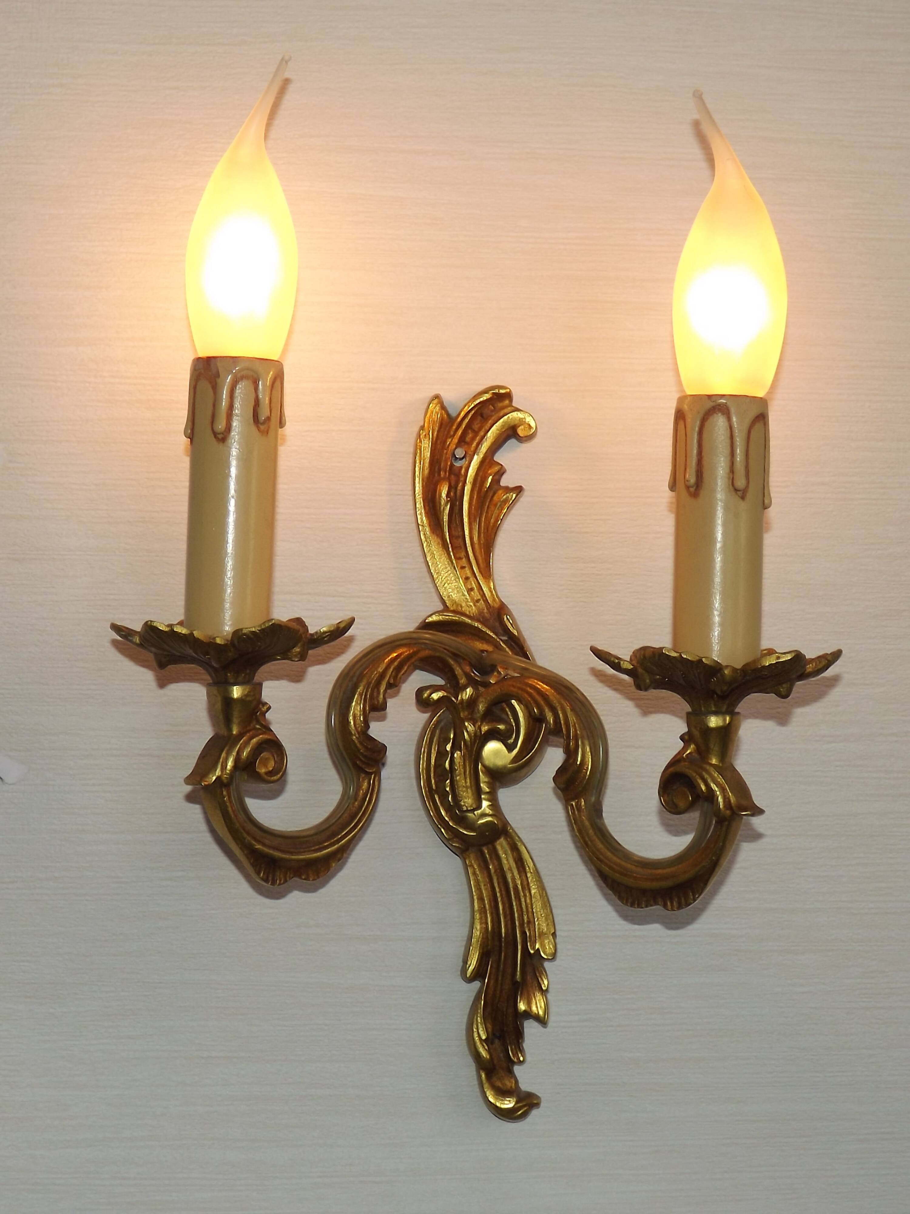 Stylish Vintage French Bronze Double Wall Sconce with Acanthus Leaf Detail