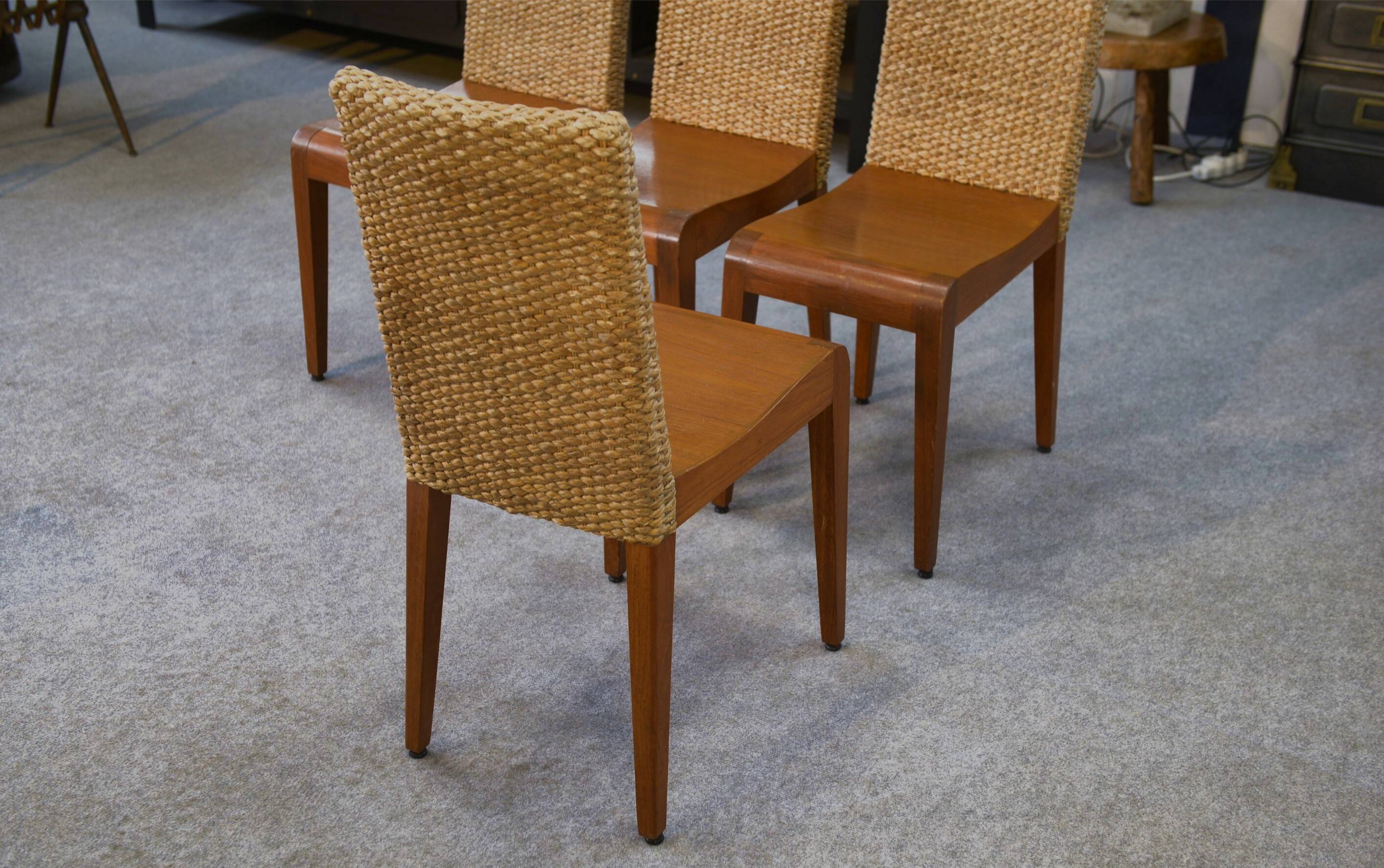 4 chaises éditées par Yothaka