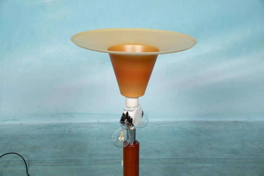 Vintage Danish design table lamp in teak Domus