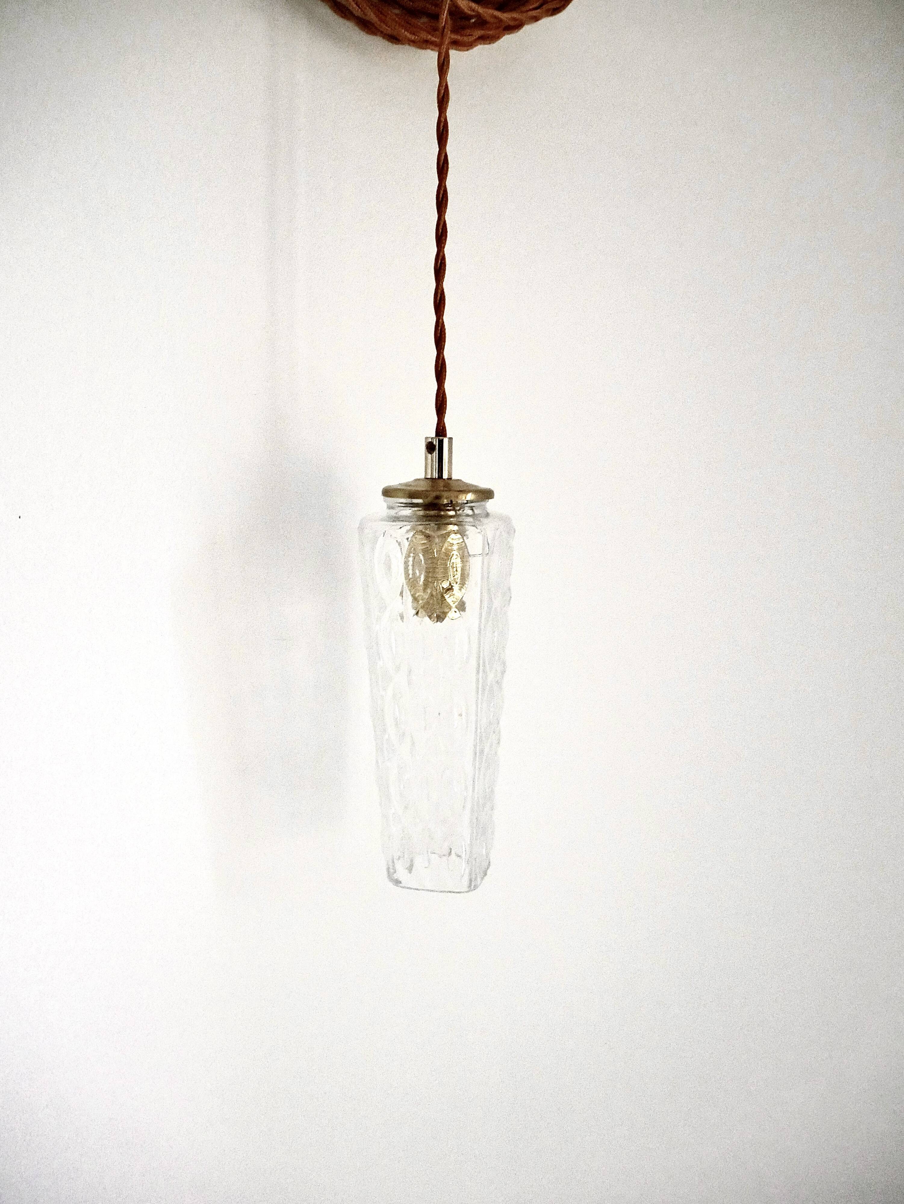 Chiseled glass suspension