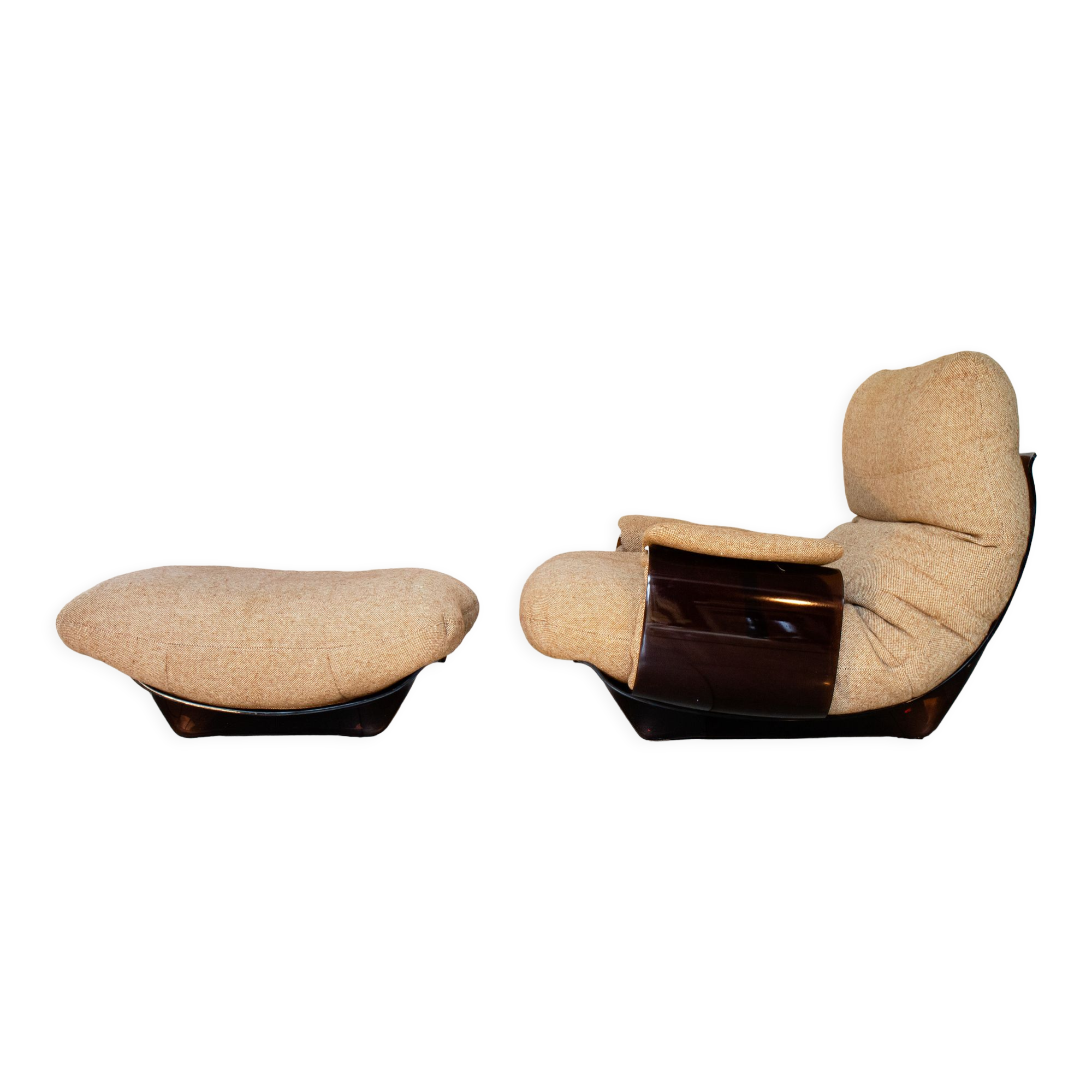 Armchair and its ottoman Safi/Marsala by Michel Ducaroy, edition Ligne Roset 1970