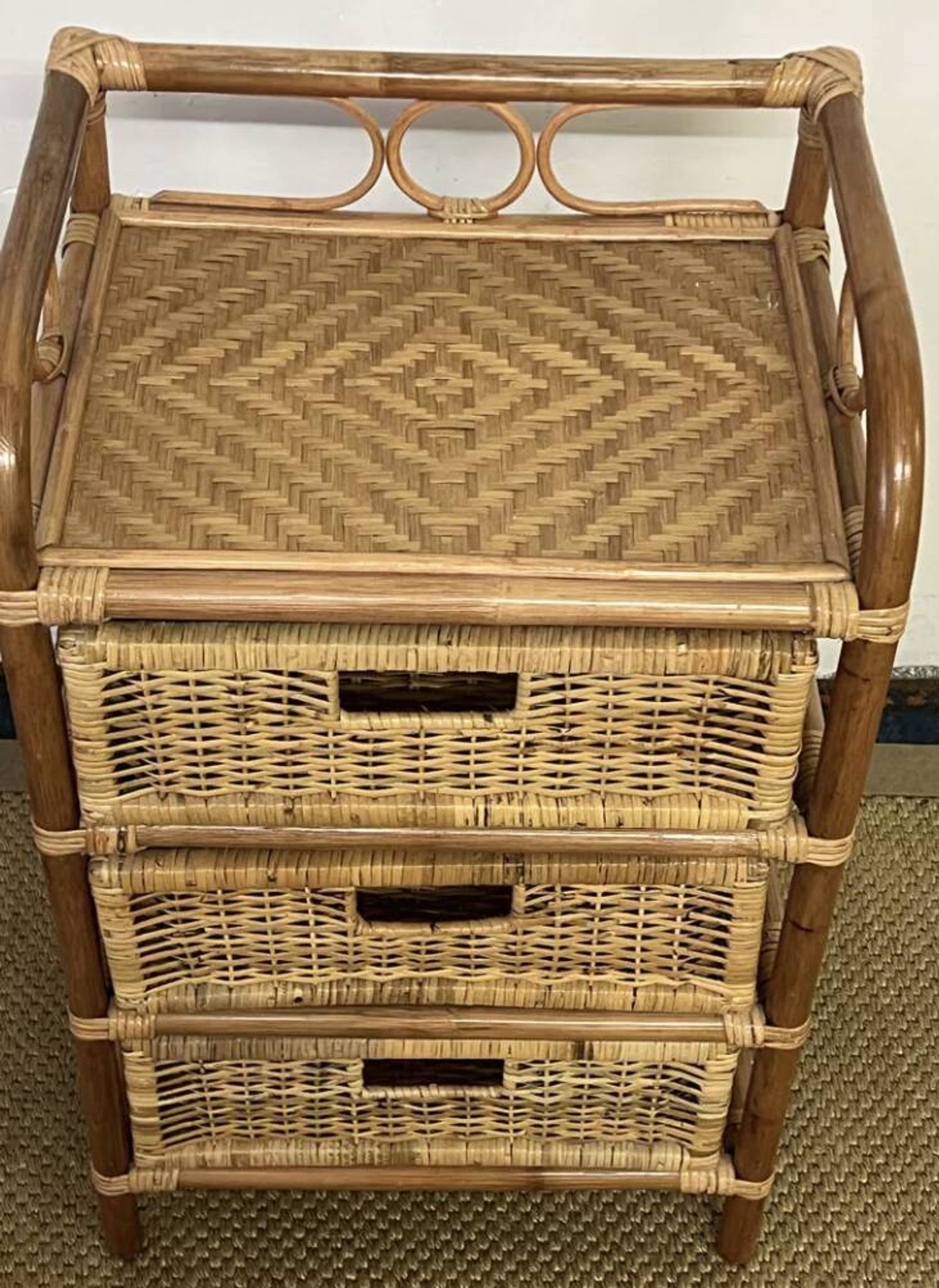 Commode en rotin vintage