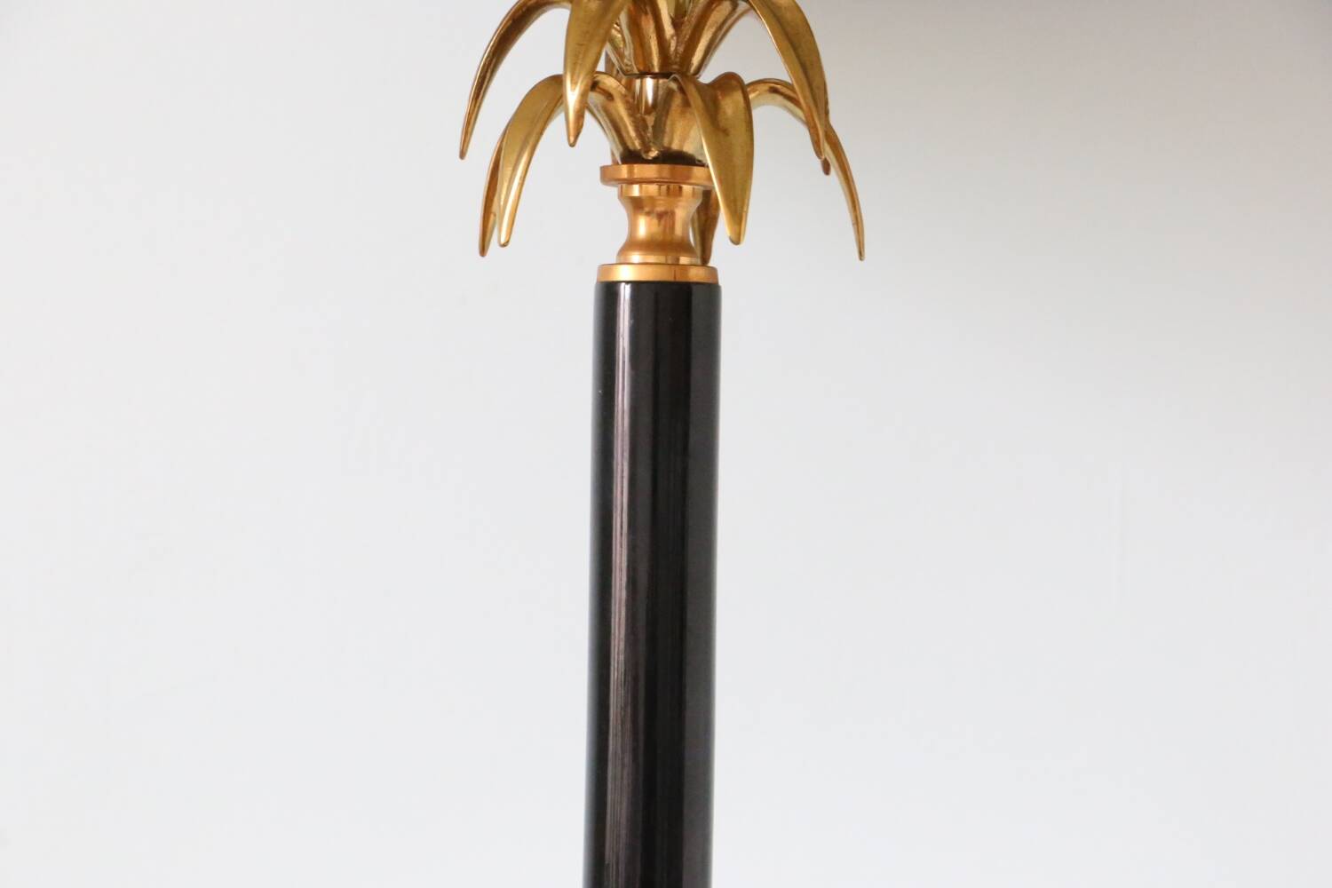 Pineapple lamp, Le Dauphin house, Koufra model