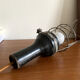 Lampe baladeuse ancienne manche en bois, industrielle, usine, atelier, garage