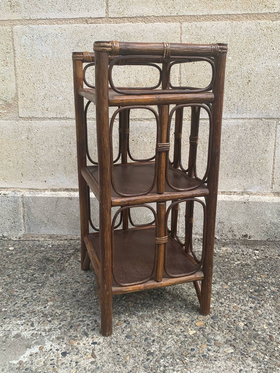 Petite étagère vintage en bois et rotin