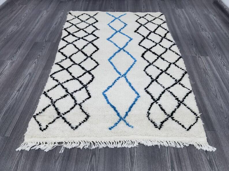Tapis bérbere blanche décoré 250cmx150cm