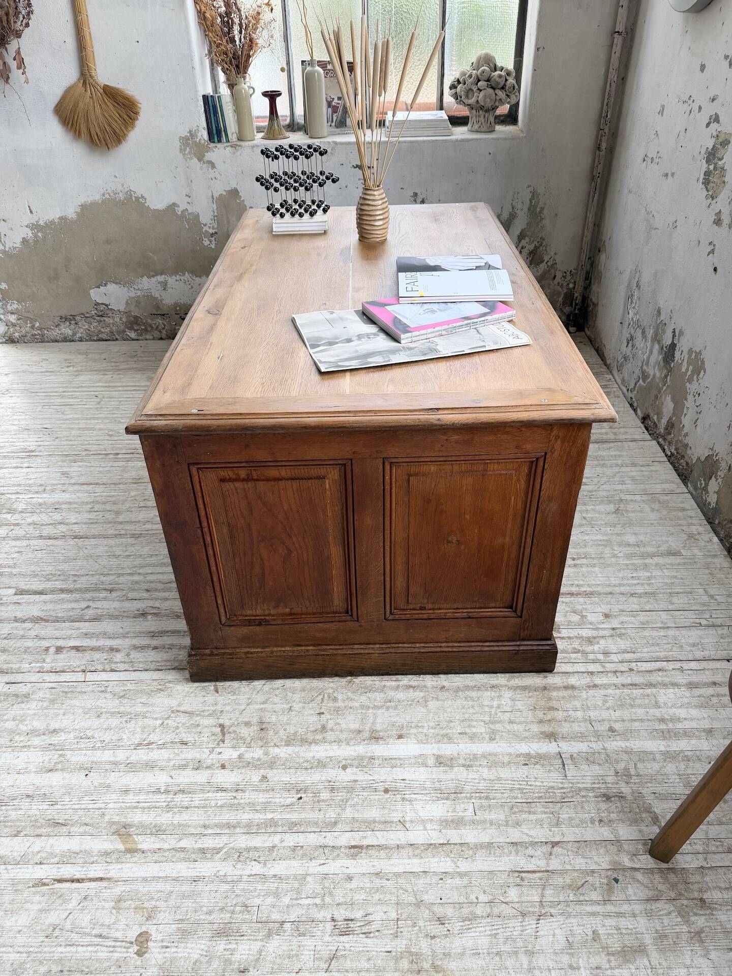 Counter or desk in oak from the 1950s.