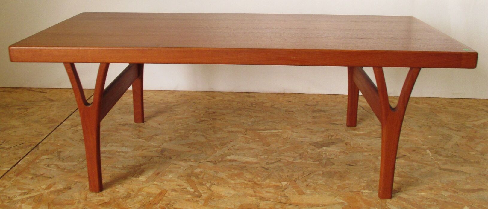 Scandinavian coffee table Trioh