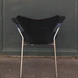 Pair of Jacobsen black Series 7 chairs with armrests