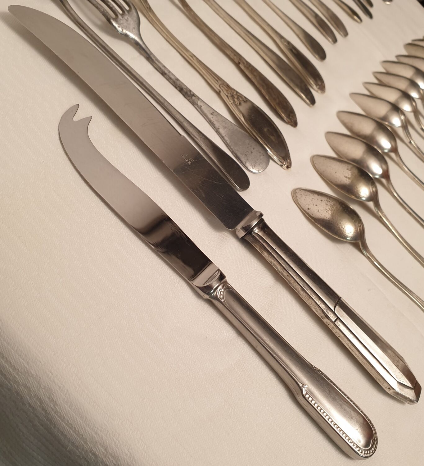 Set of mismatched silvered metal cutlery