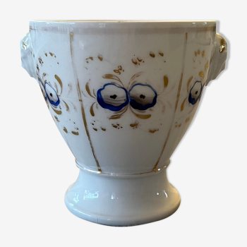 Porcelain pot