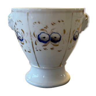 Porcelain pot