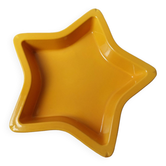 Émile Henry oven dish in the shape of a star