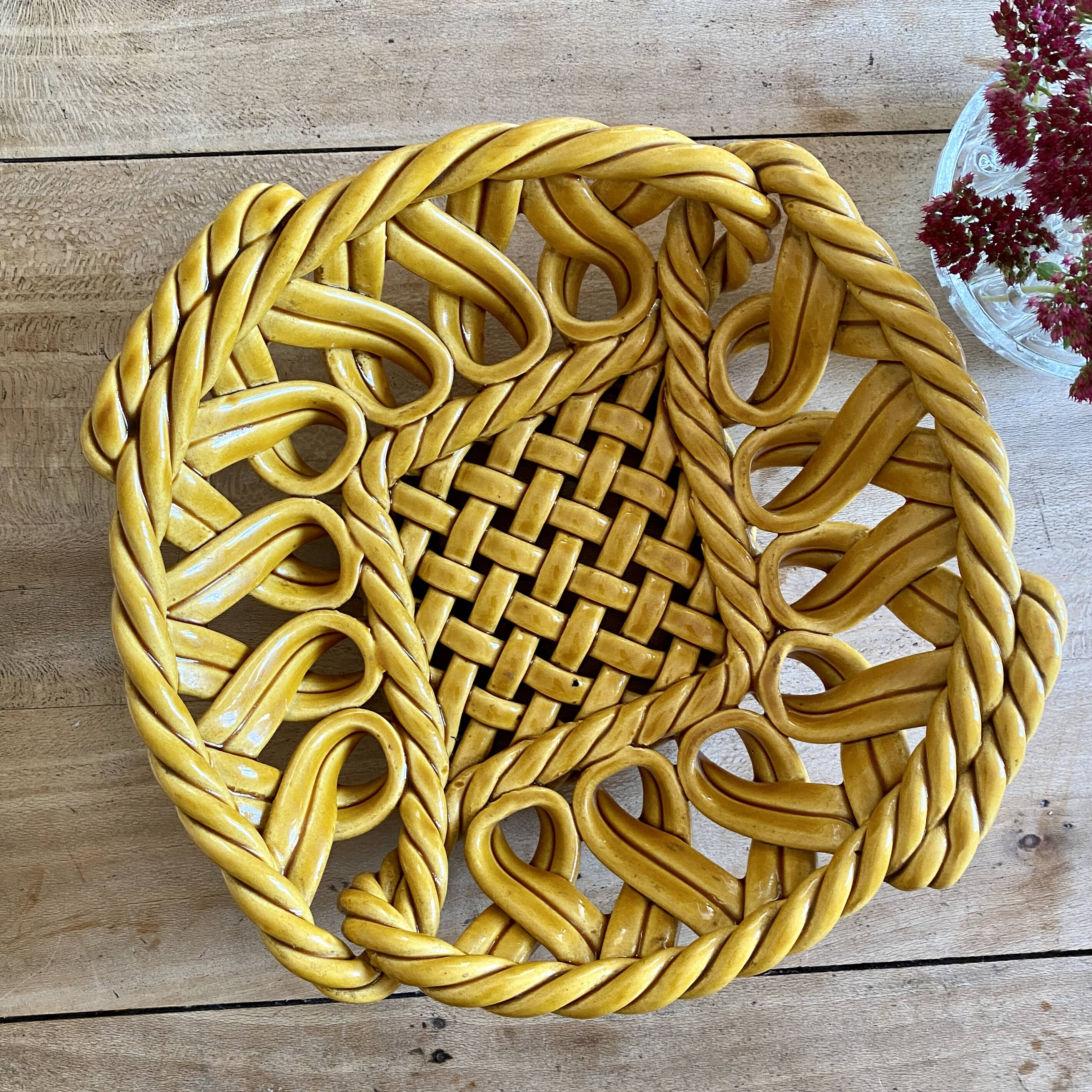 Corbeille vintage en céramique tréssée
