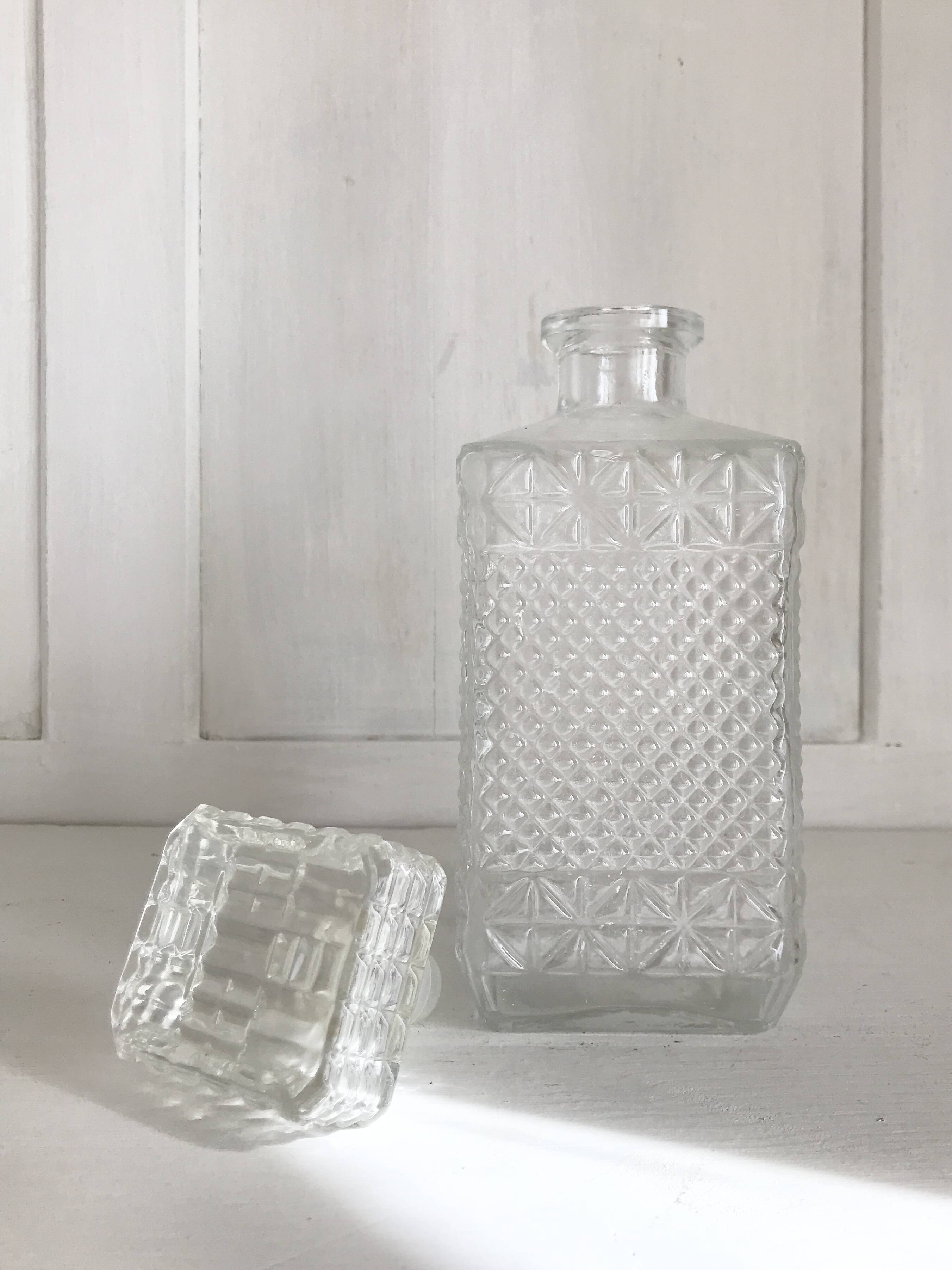 Glass whiskey decanter