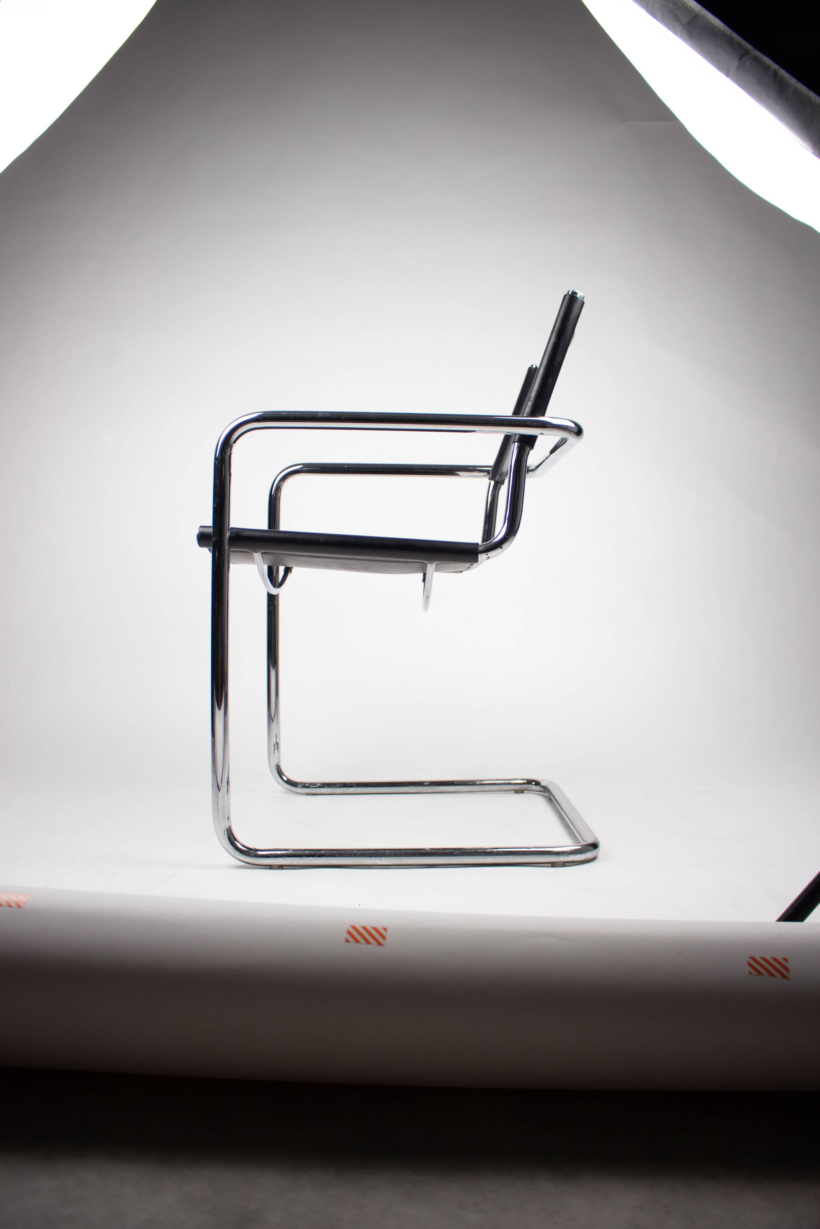 Pair of Matteo Grassi MG5 chairs in black leather and chrome