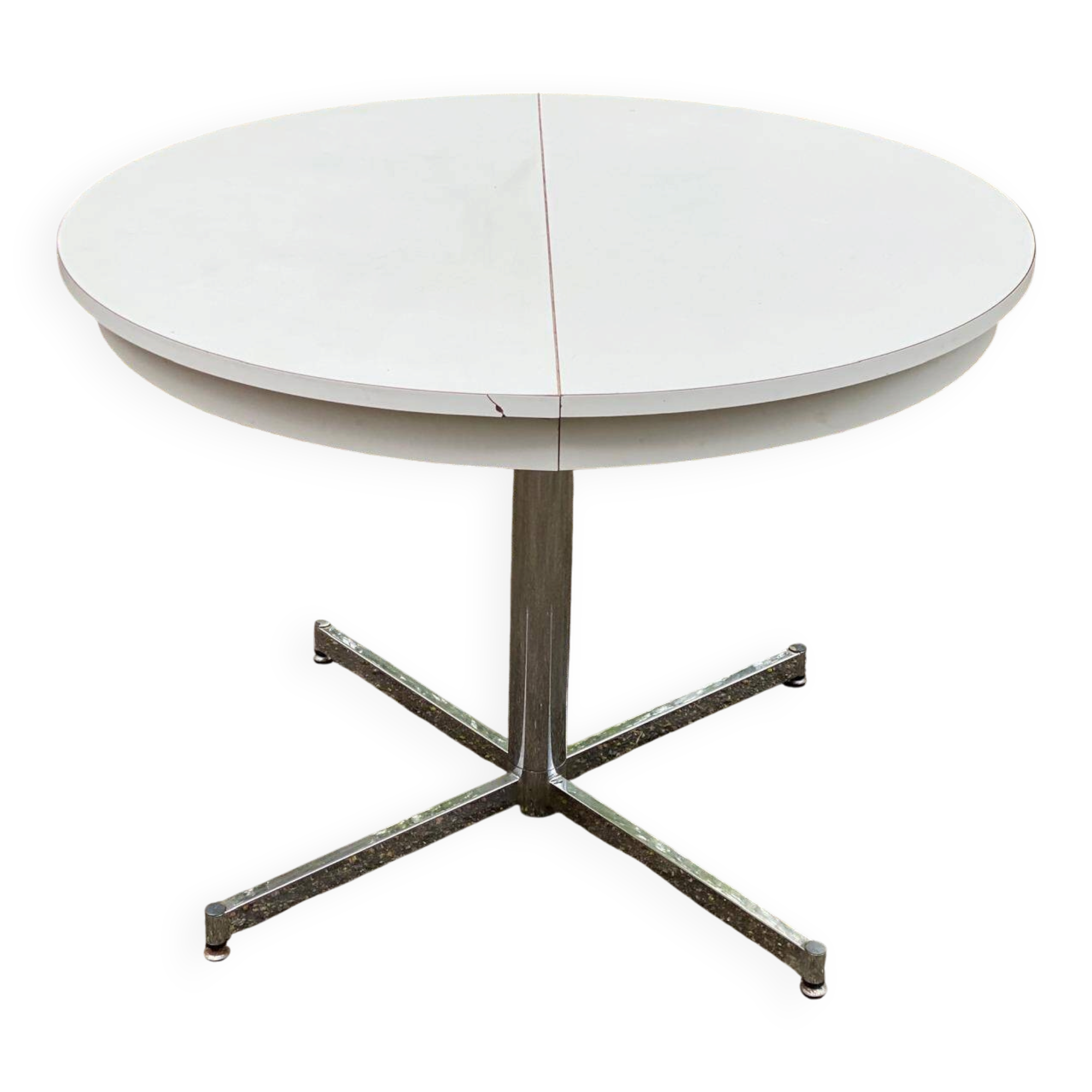 White dining table with a central tulip base, extendable to 100cm.